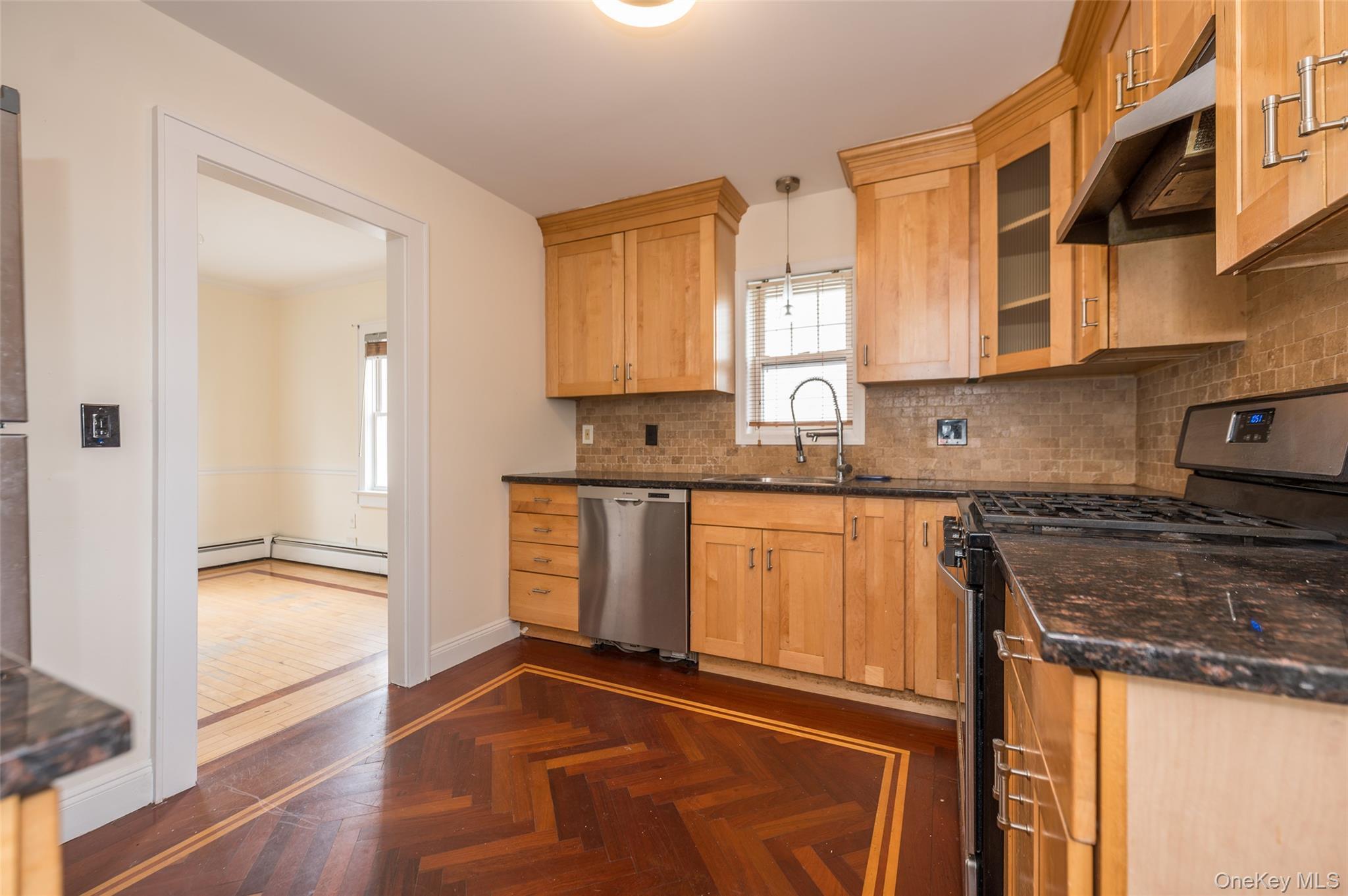 Single Family Roundhill  Westchester County, NY 10710, MLS-983194-10