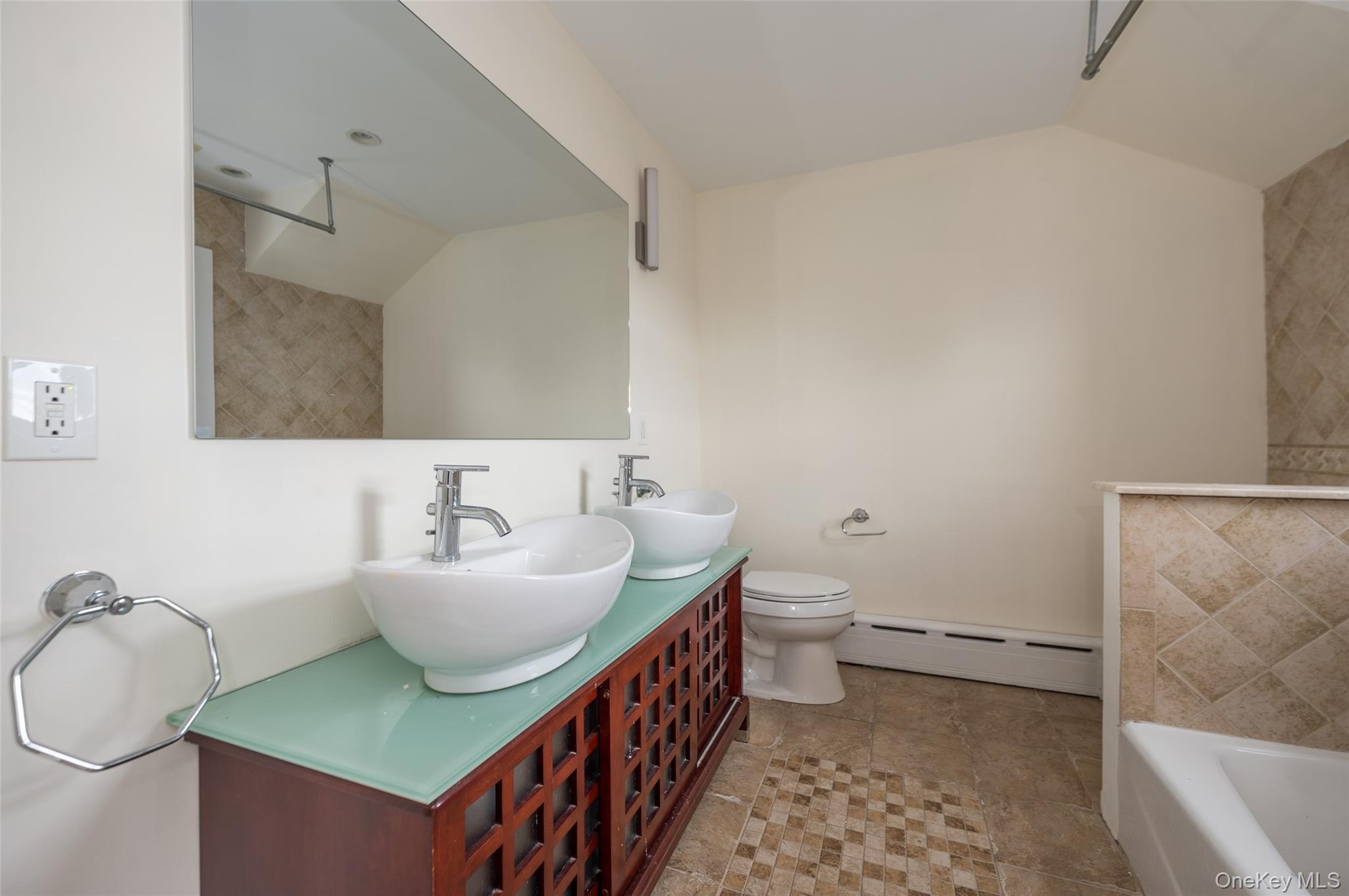 Single Family Roundhill  Westchester County, NY 10710, MLS-983194-13