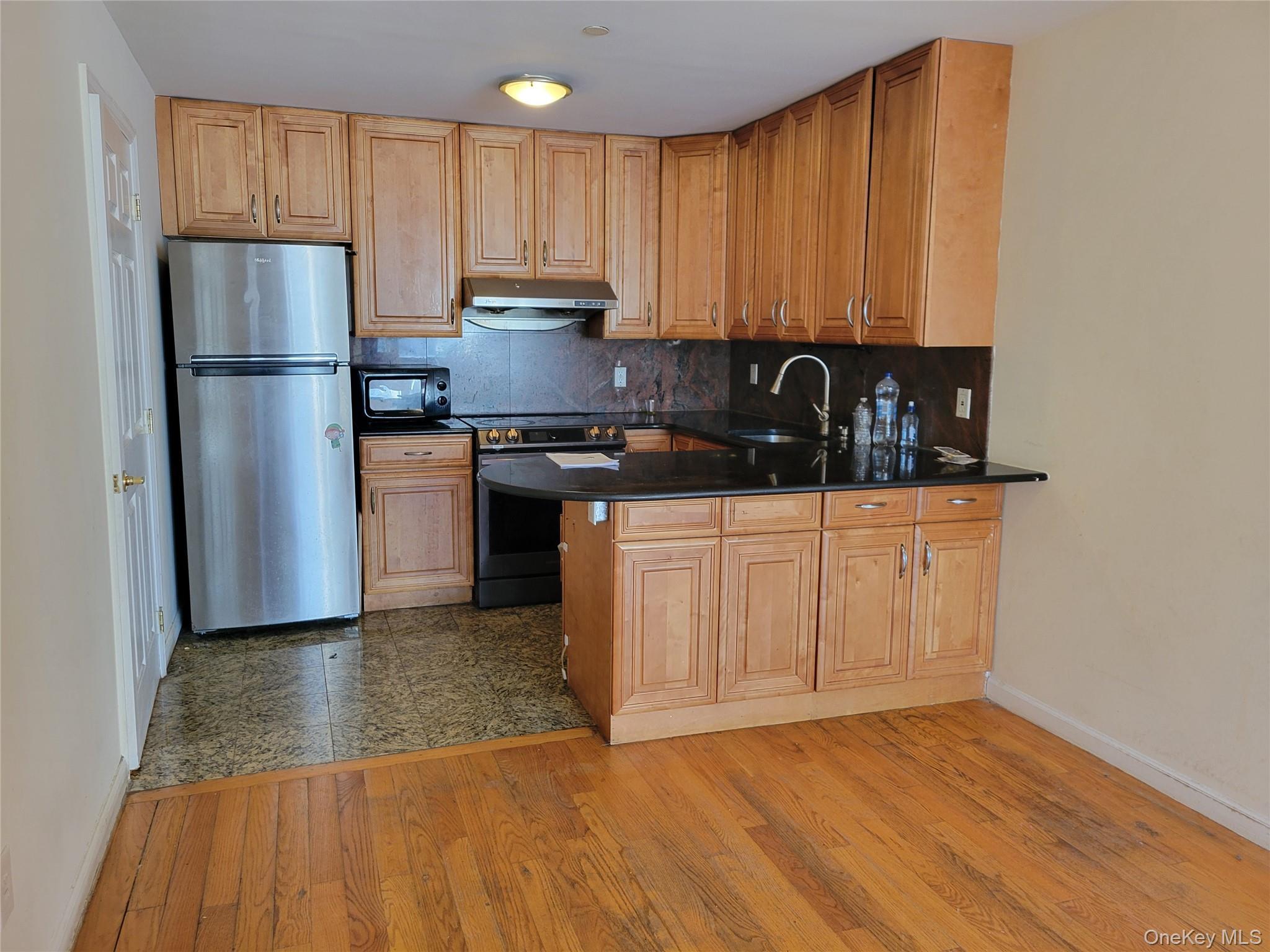 Condo Union  Queens, NY 11354, MLS-983225-3