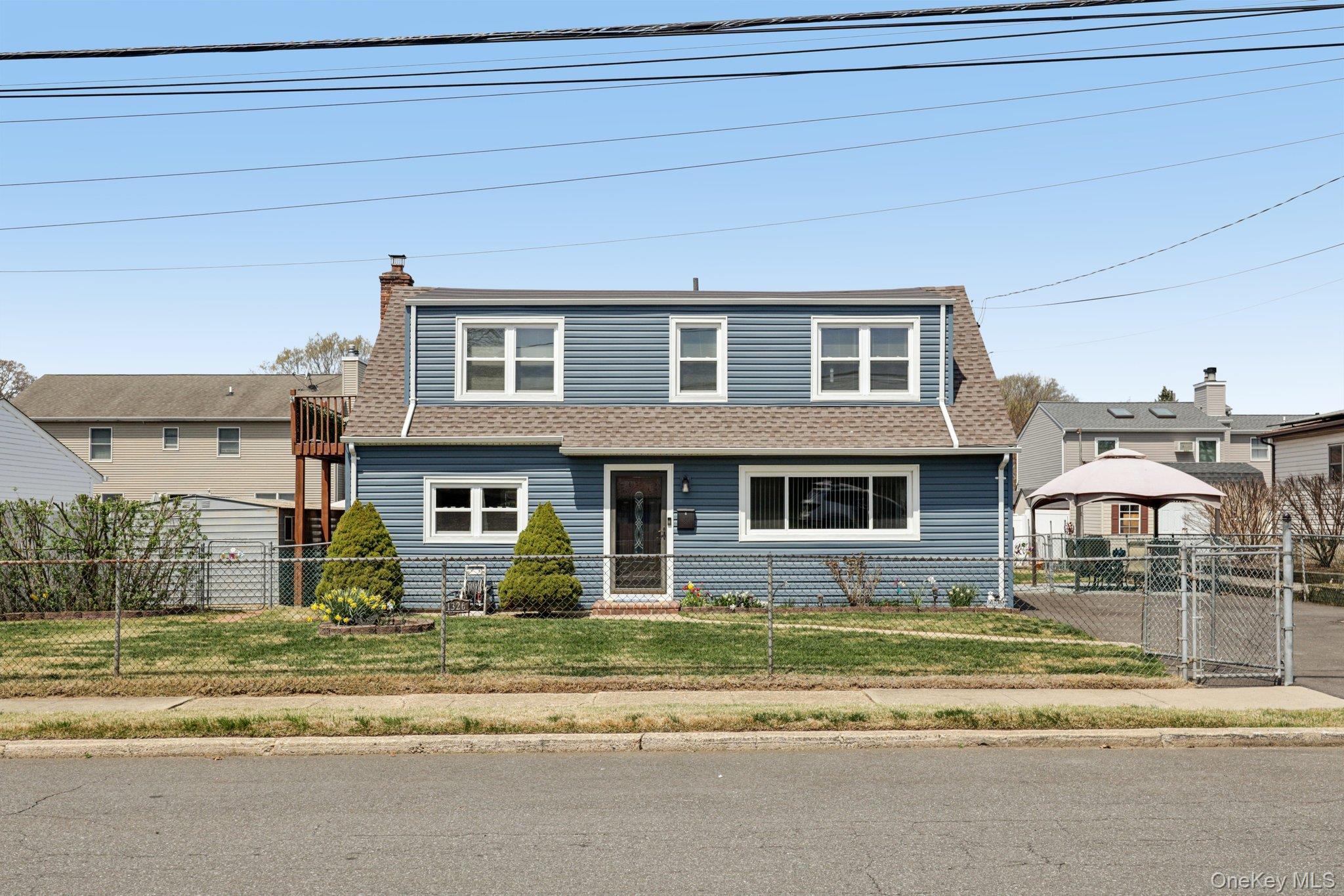 Single Family 4th  Suffolk County, NY 11704, MLS-983263-2