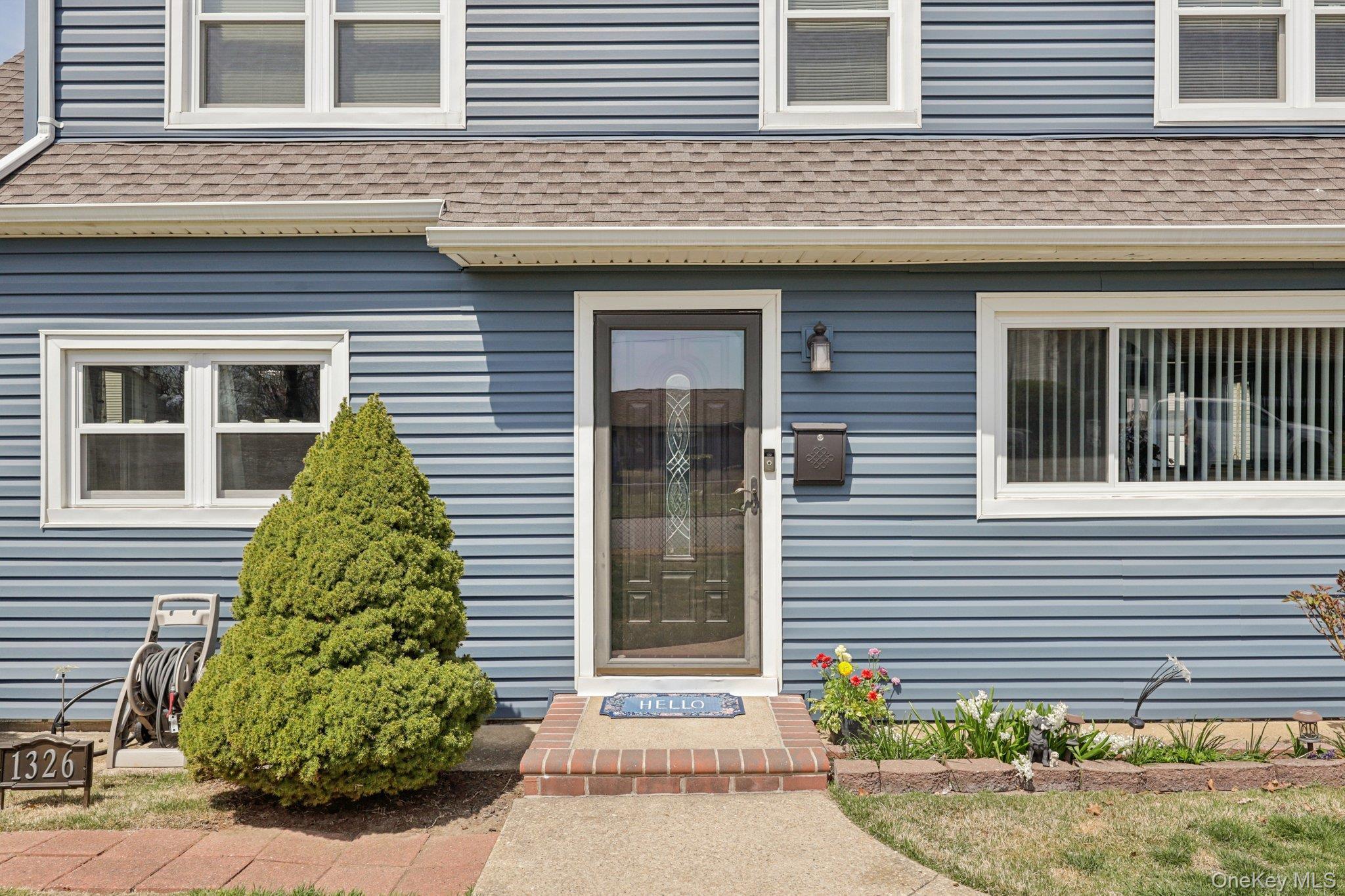 Single Family 4th  Suffolk County, NY 11704, MLS-983263-4