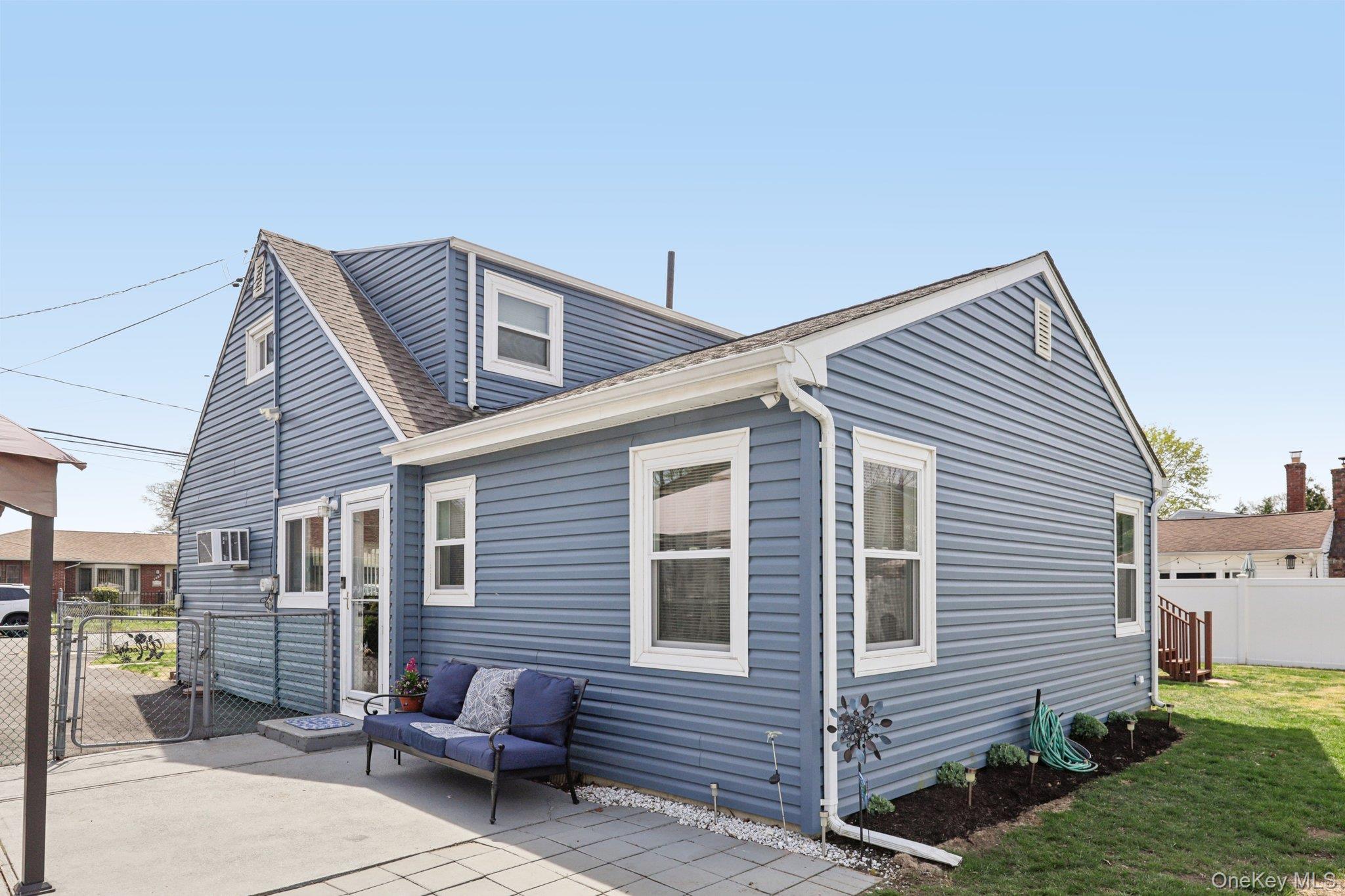 Single Family 4th  Suffolk County, NY 11704, MLS-983263-40