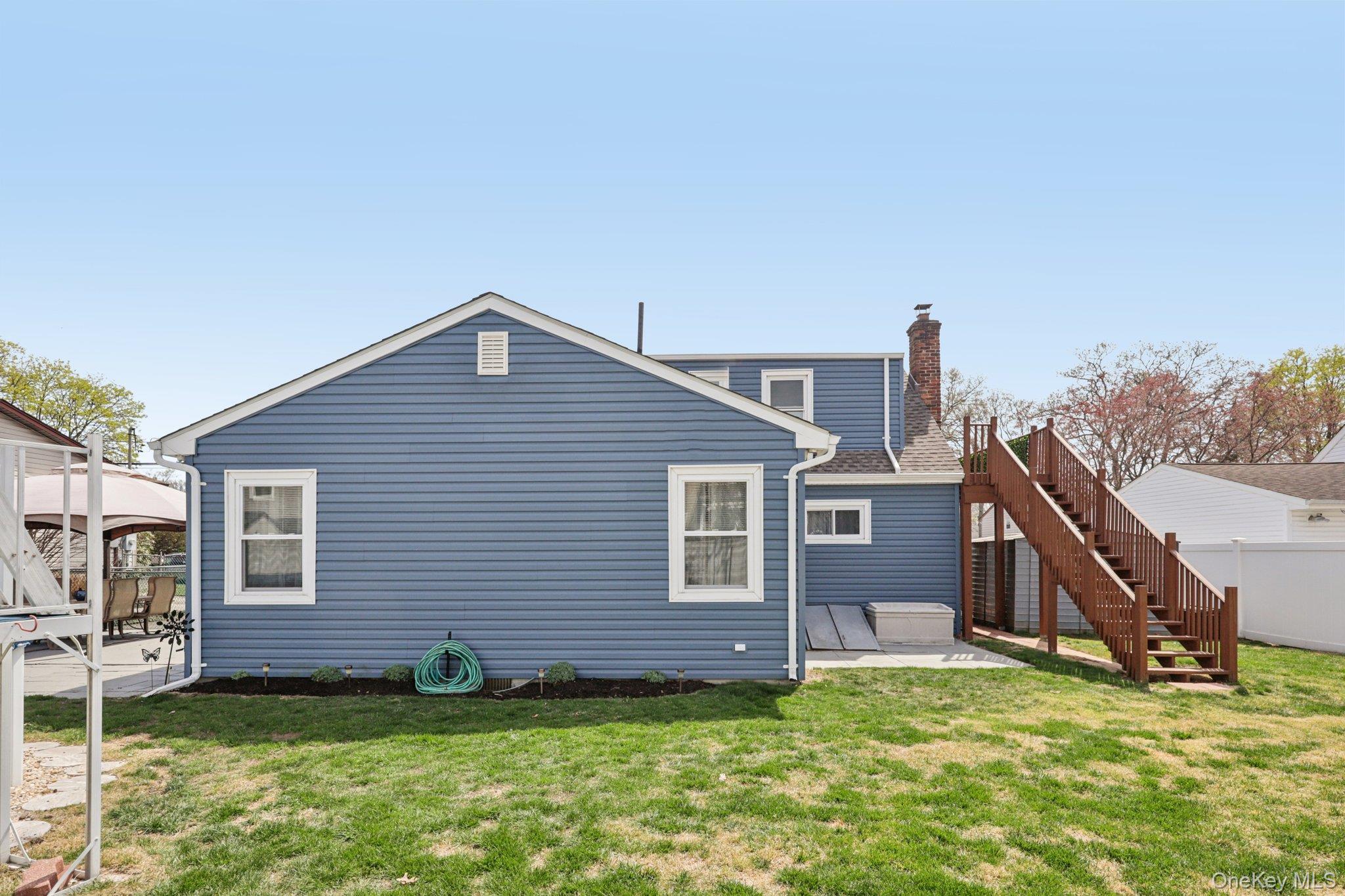 Single Family 4th  Suffolk County, NY 11704, MLS-983263-41