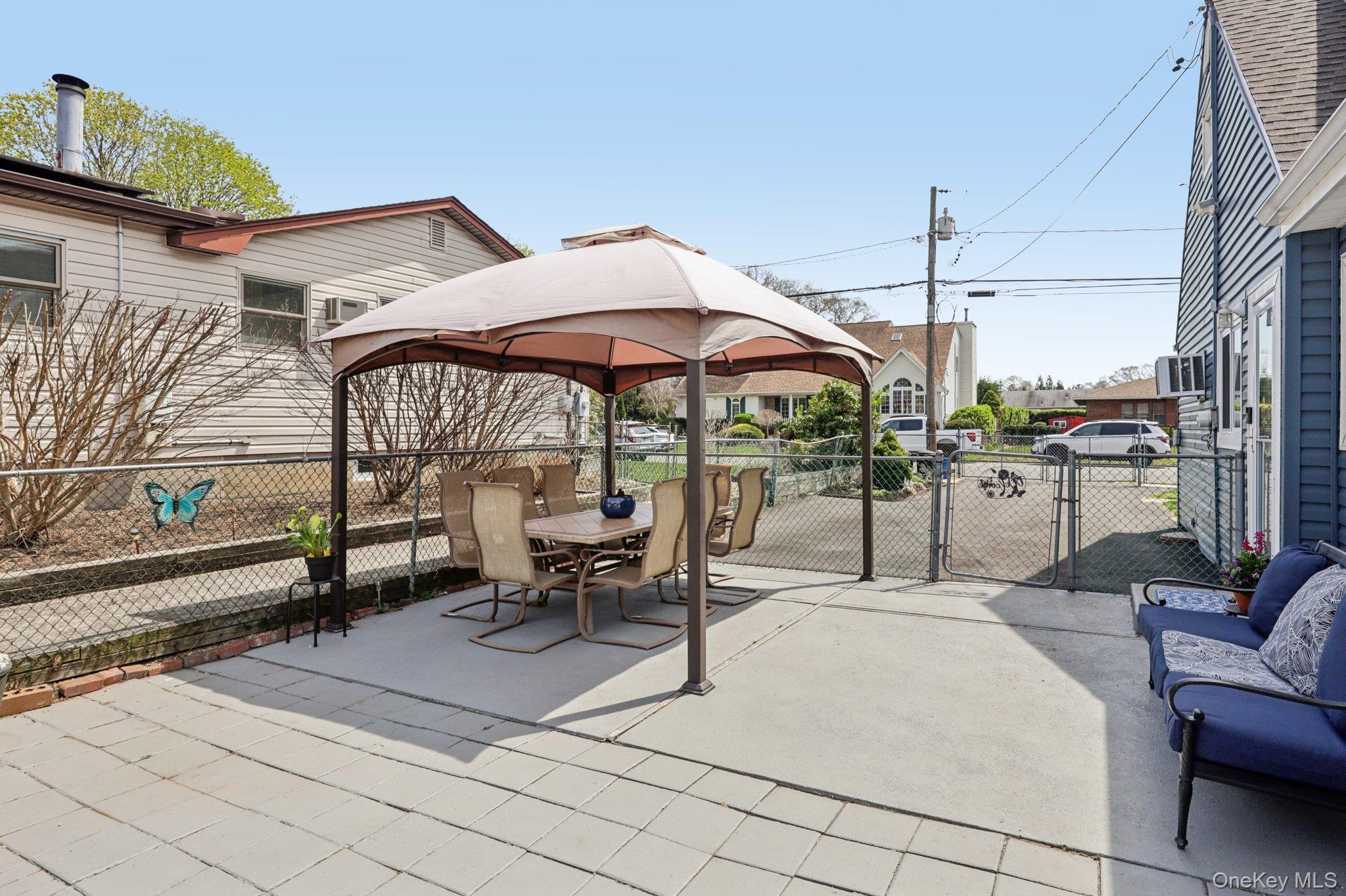 Single Family 4th  Suffolk County, NY 11704, MLS-983263-43