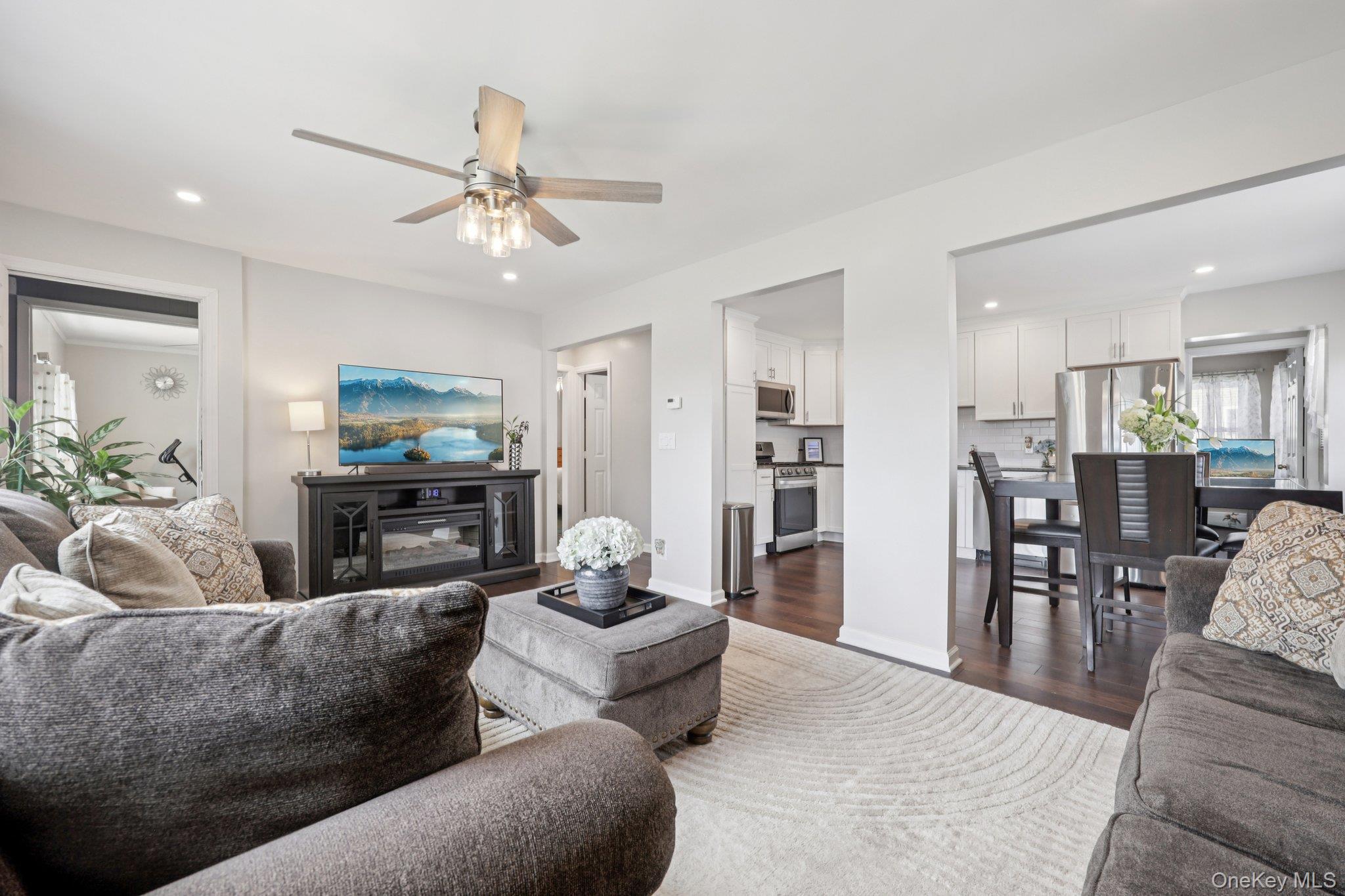 Single Family 4th  Suffolk County, NY 11704, MLS-983263-6