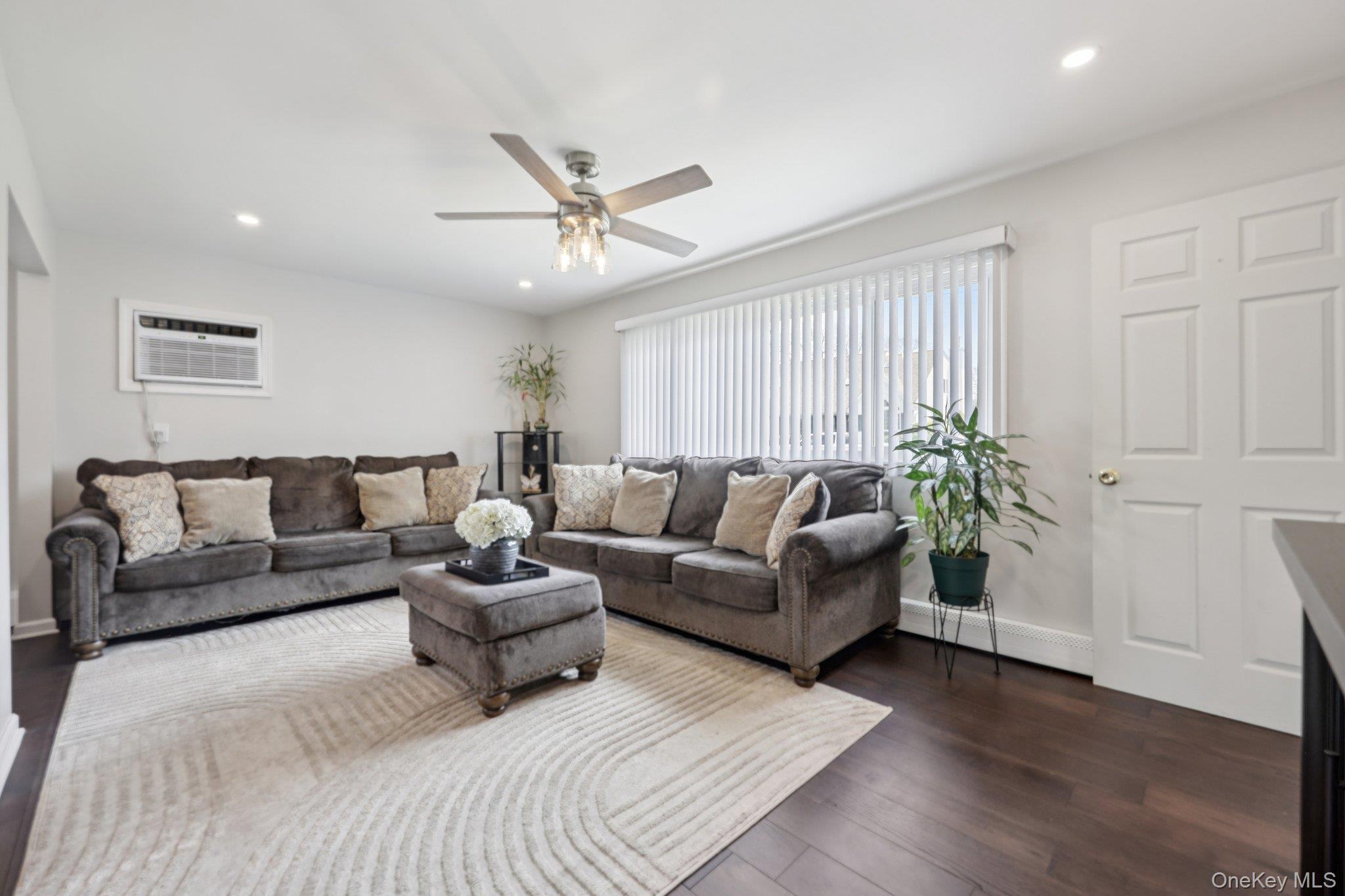 Single Family 4th  Suffolk County, NY 11704, MLS-983263-7