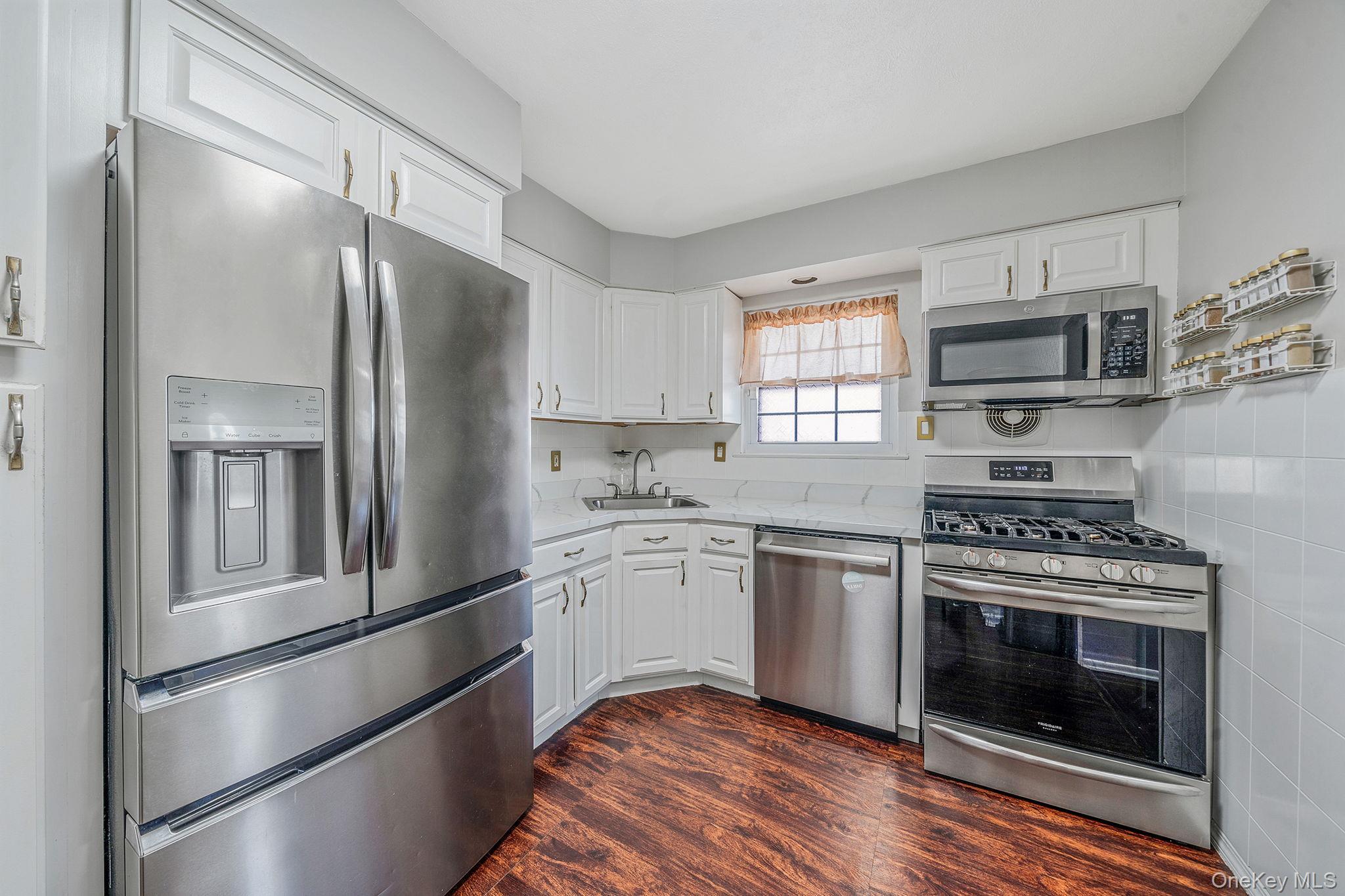 Single Family Barth  Nassau County, NY 11510, MLS-983267-12