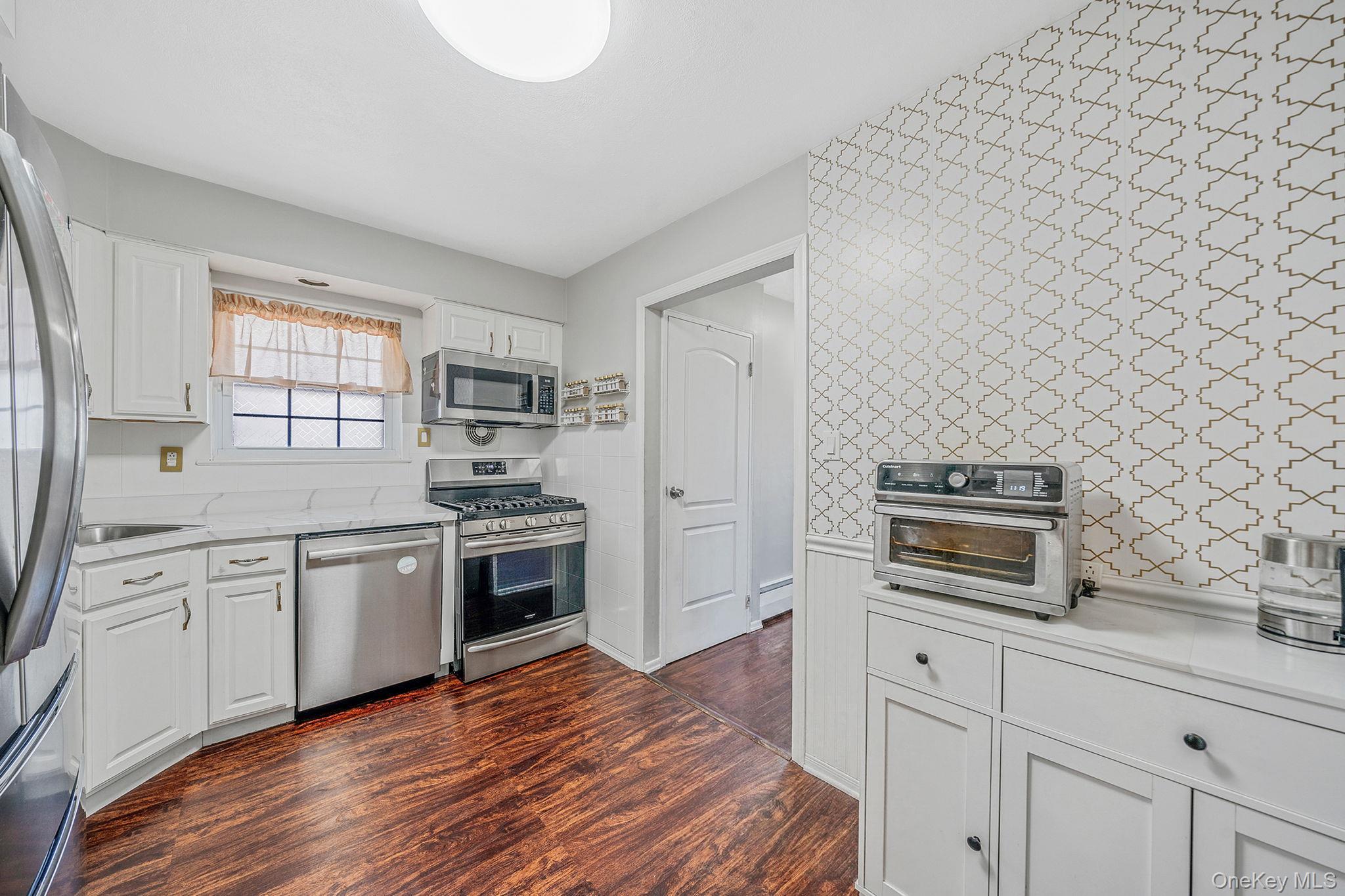 Single Family Barth  Nassau County, NY 11510, MLS-983267-13