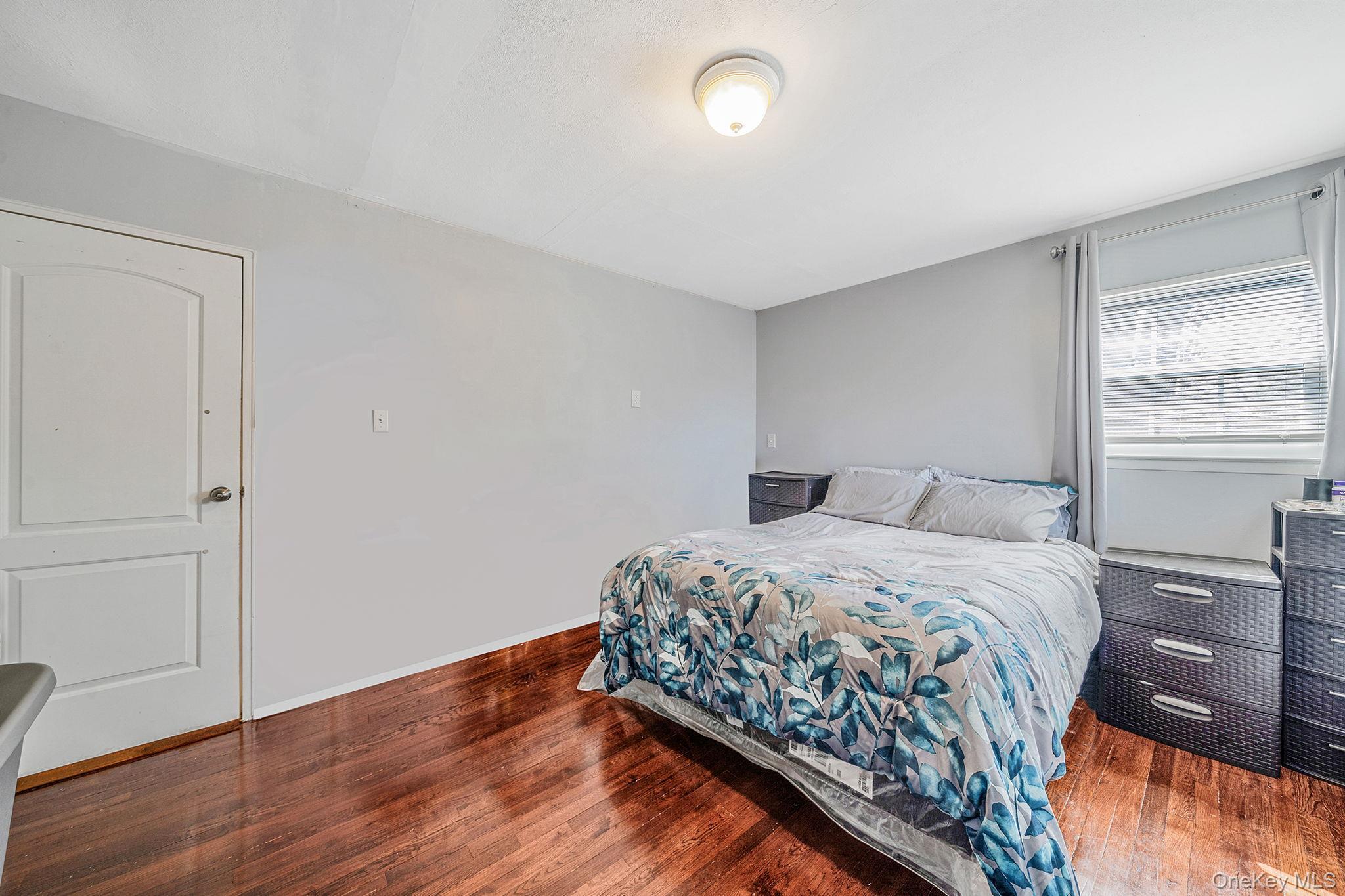 Single Family Barth  Nassau County, NY 11510, MLS-983267-17