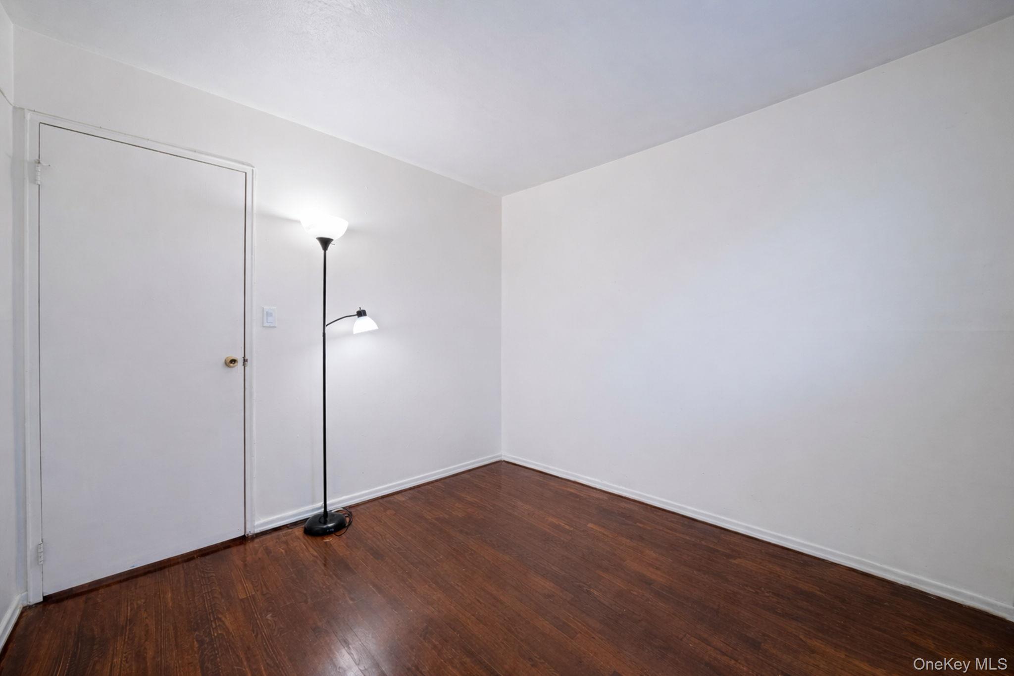 Single Family Barth  Nassau County, NY 11510, MLS-983267-19