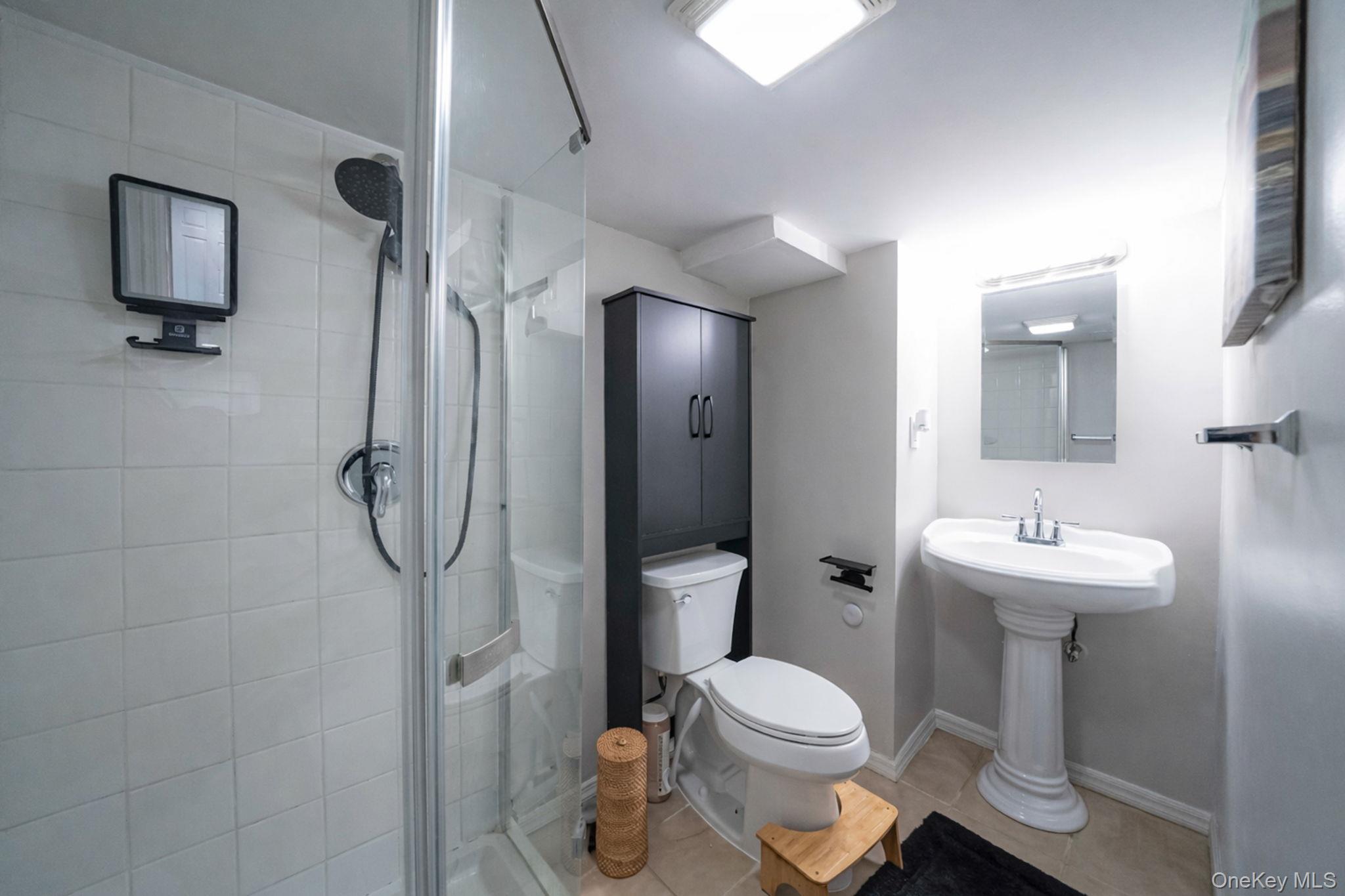 Single Family Barth  Nassau County, NY 11510, MLS-983267-27