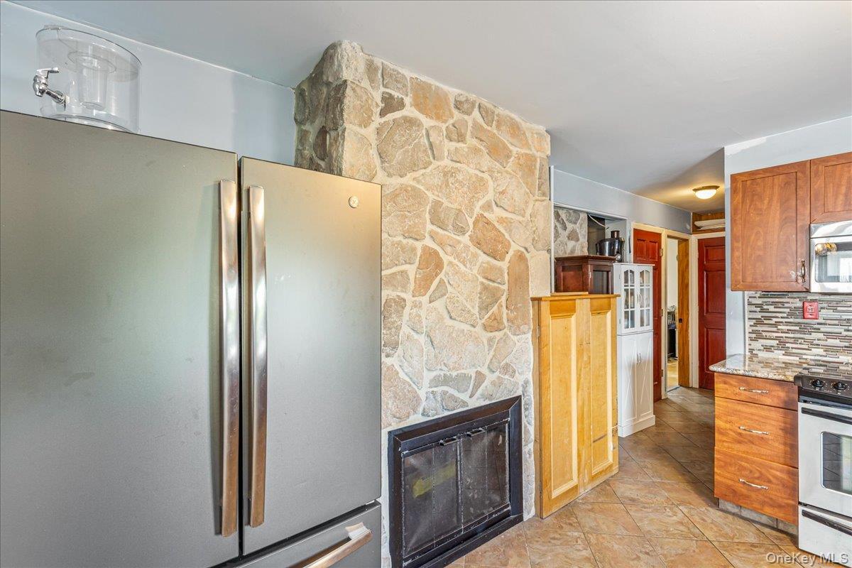 Single Family Duckpond  Nassau County, NY 11793, MLS-983279-11