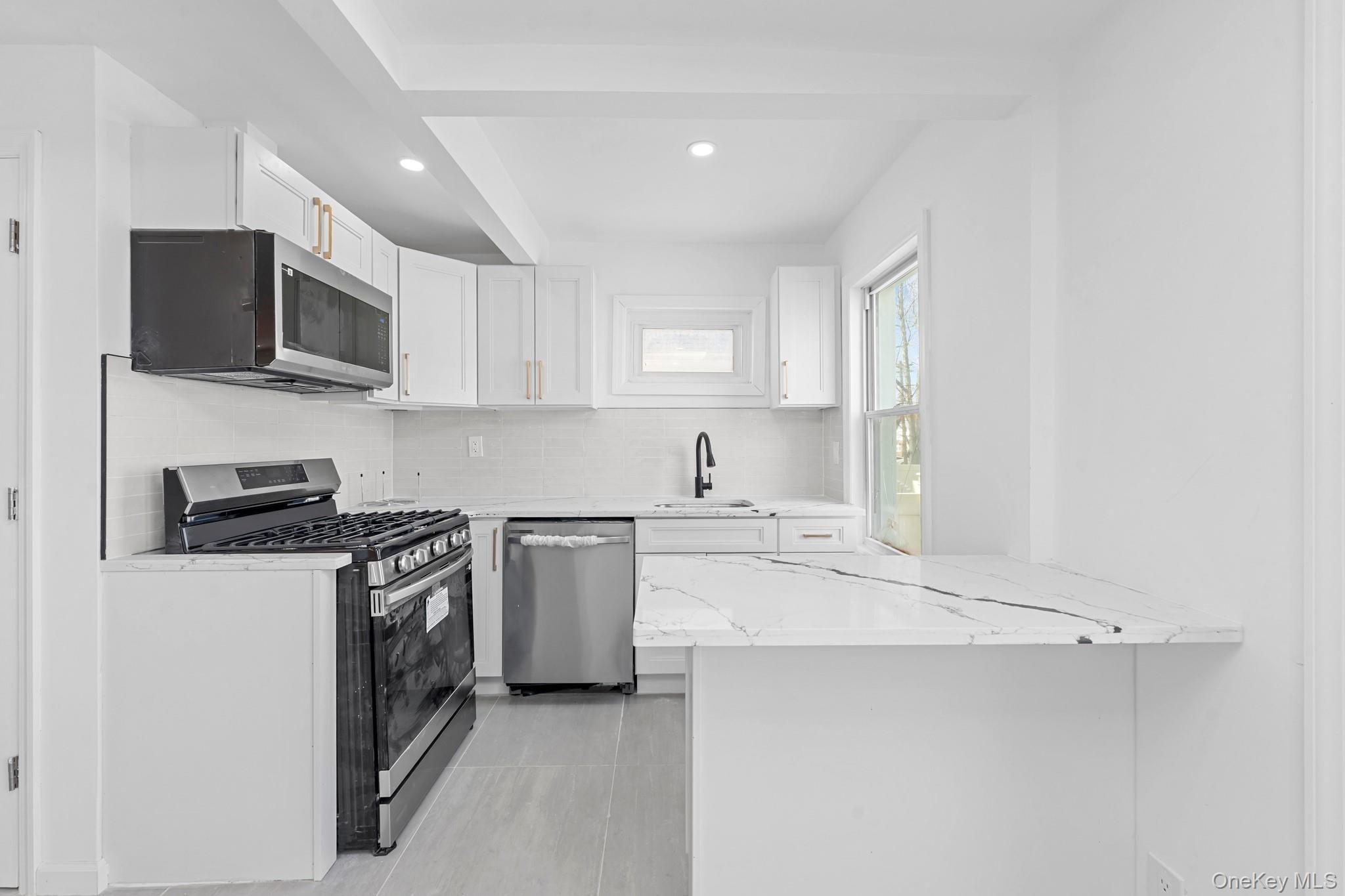 Single Family 131st Queens, NY 11413, MLS-983287-3