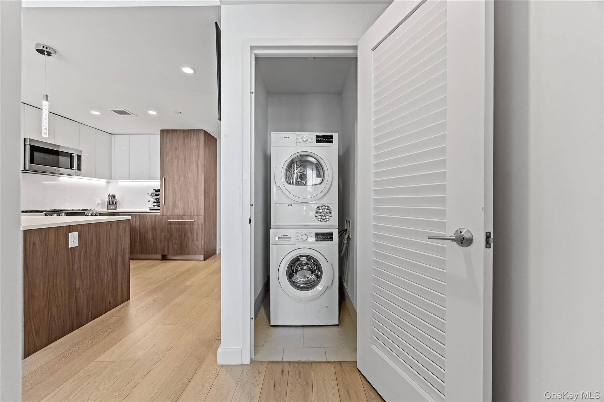 Condo 40th  Queens, NY 11354, MLS-983329-10