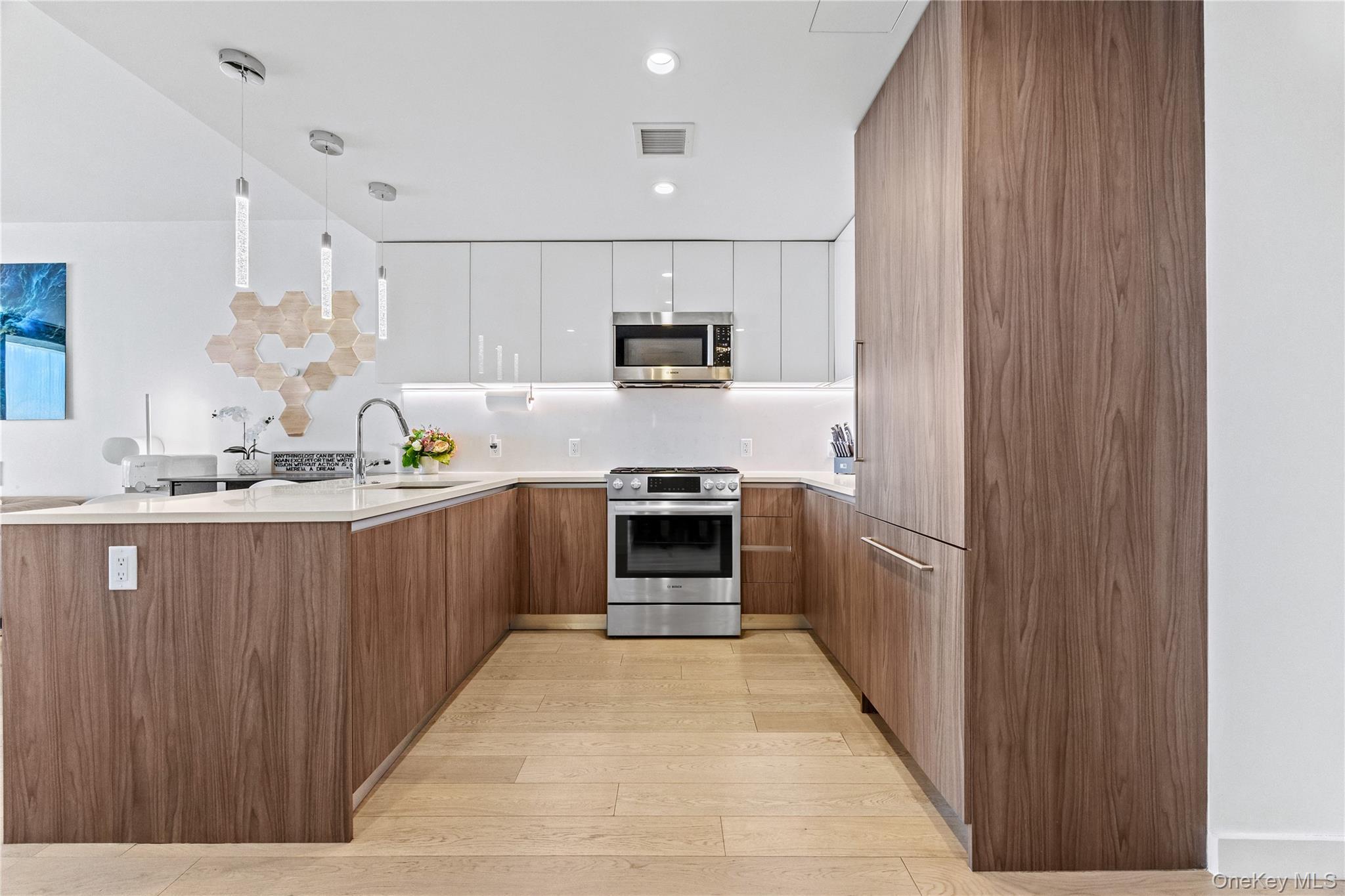 Condo 40th  Queens, NY 11354, MLS-983329-2