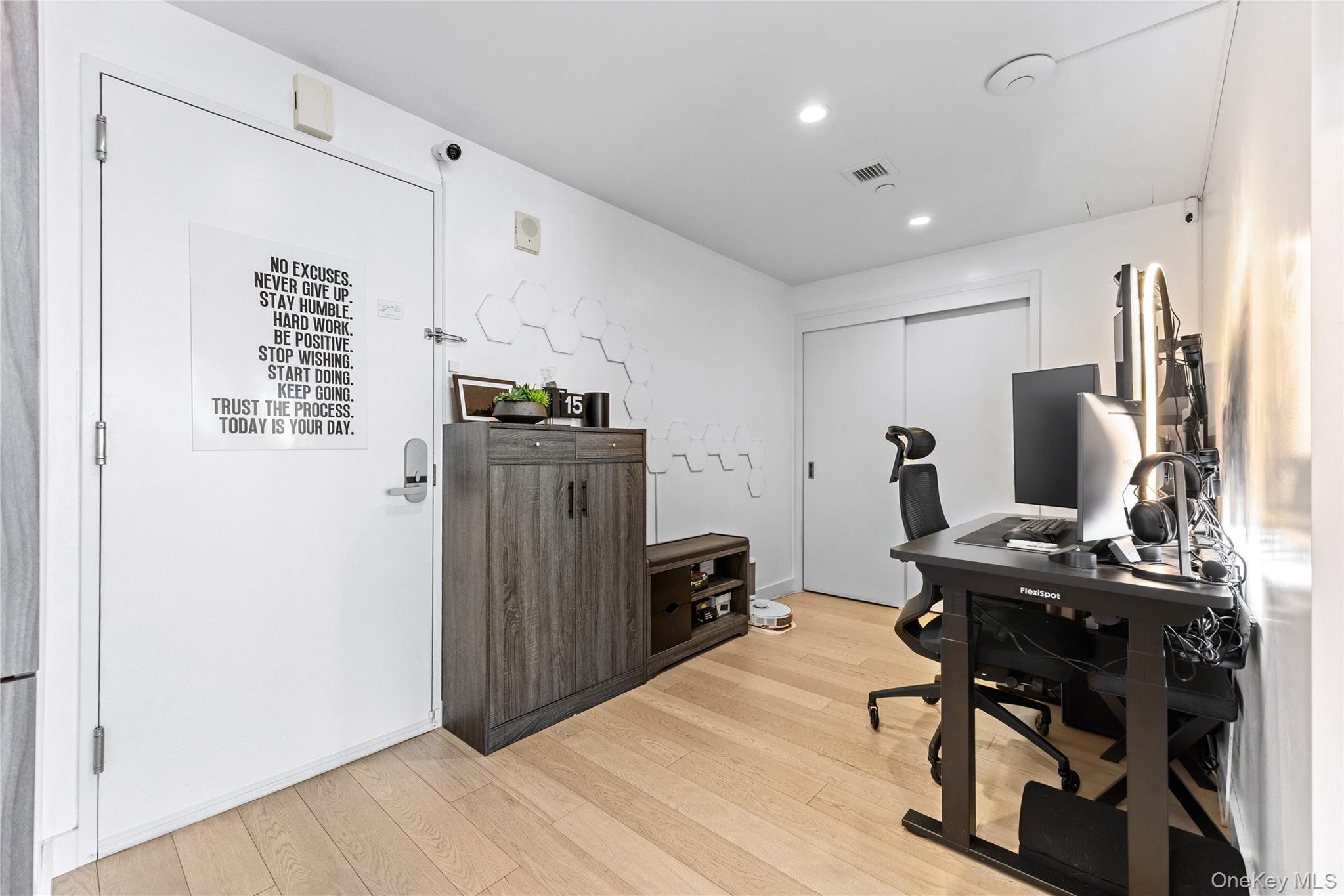 Condo 40th  Queens, NY 11354, MLS-983329-4