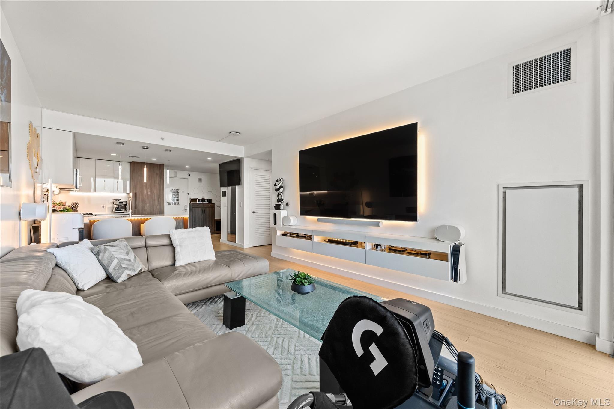 Condo 40th  Queens, NY 11354, MLS-983329-9