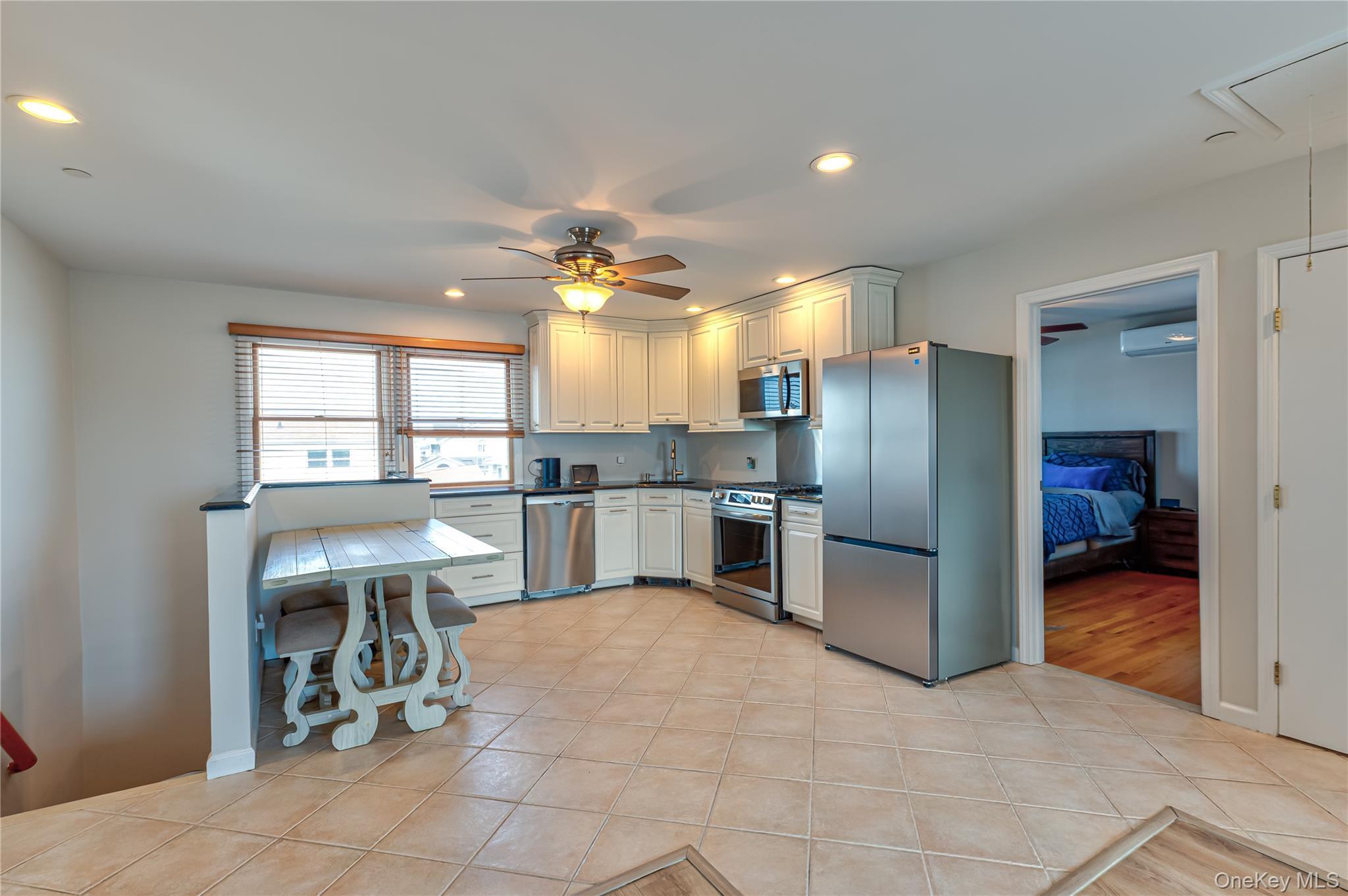 Single Family Pacific  Suffolk County, NY 11757, MLS-983340-3
