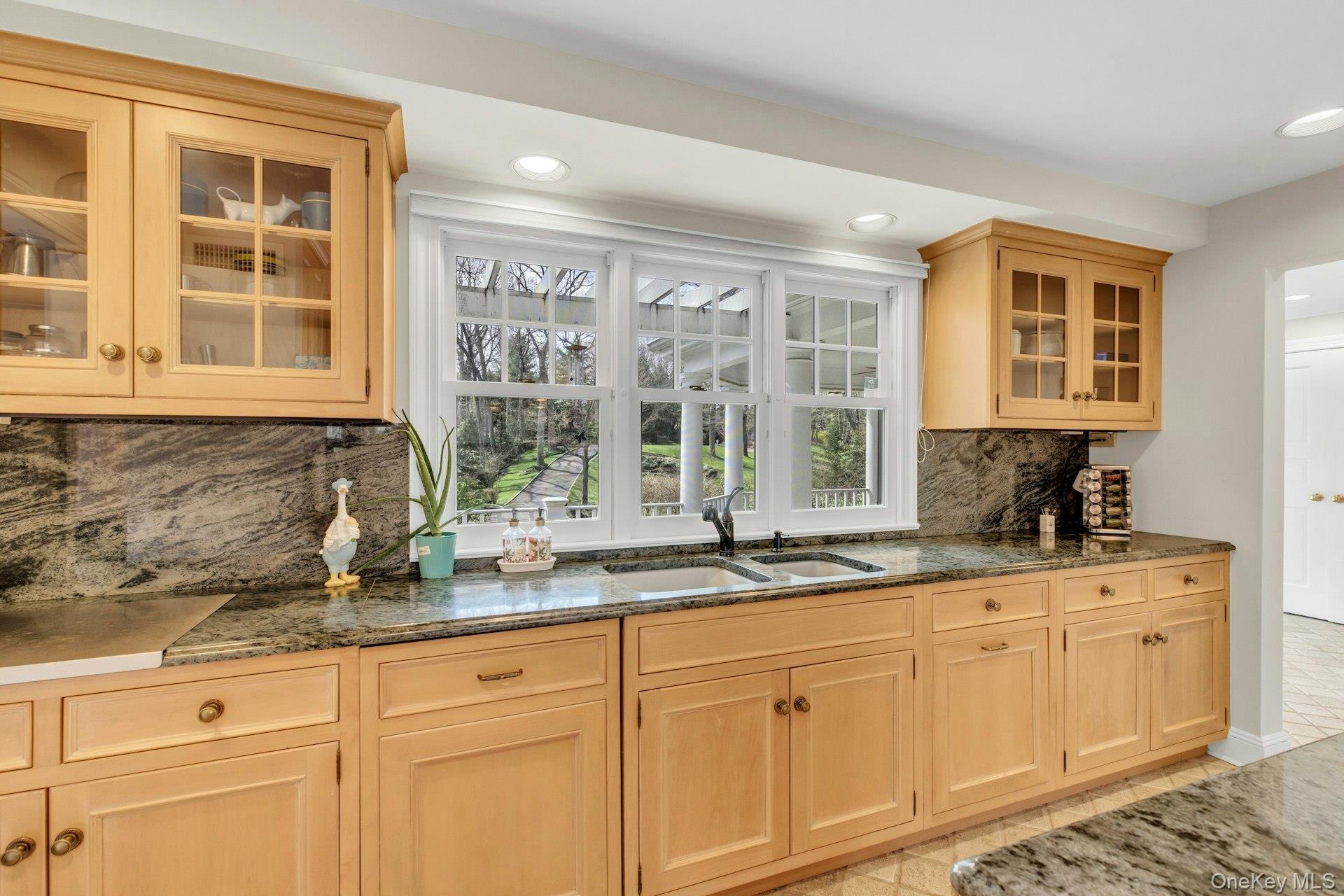 Single Family Redmond Lane  Nassau County, NY 11771, MLS-983376-22