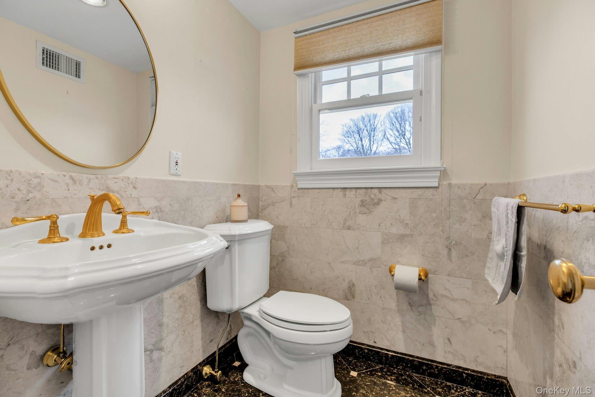 Single Family Redmond Lane  Nassau County, NY 11771, MLS-983376-31