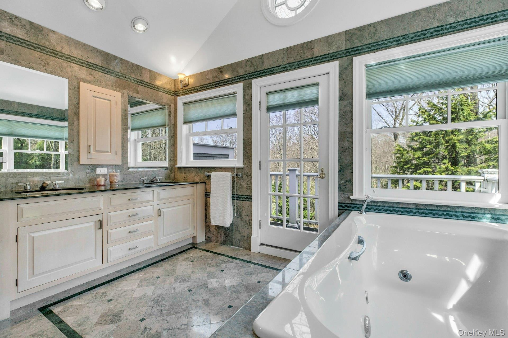 Single Family Redmond Lane  Nassau County, NY 11771, MLS-983376-42
