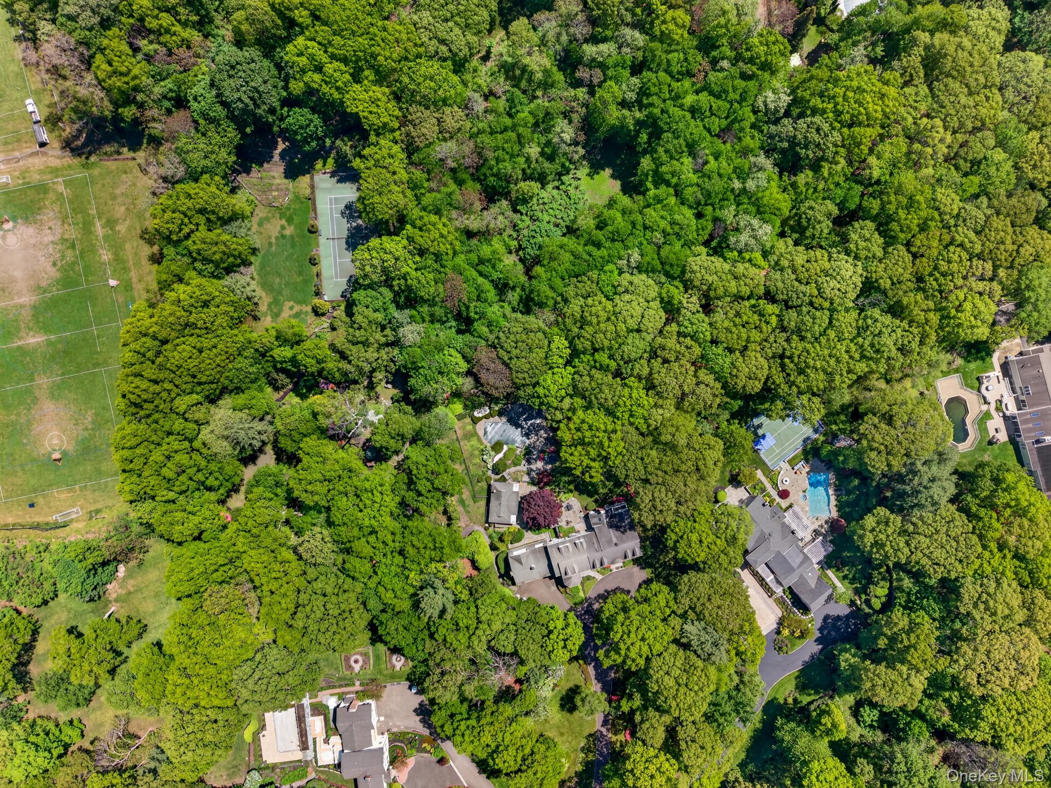 Single Family Redmond Lane  Nassau County, NY 11771, MLS-983376-9