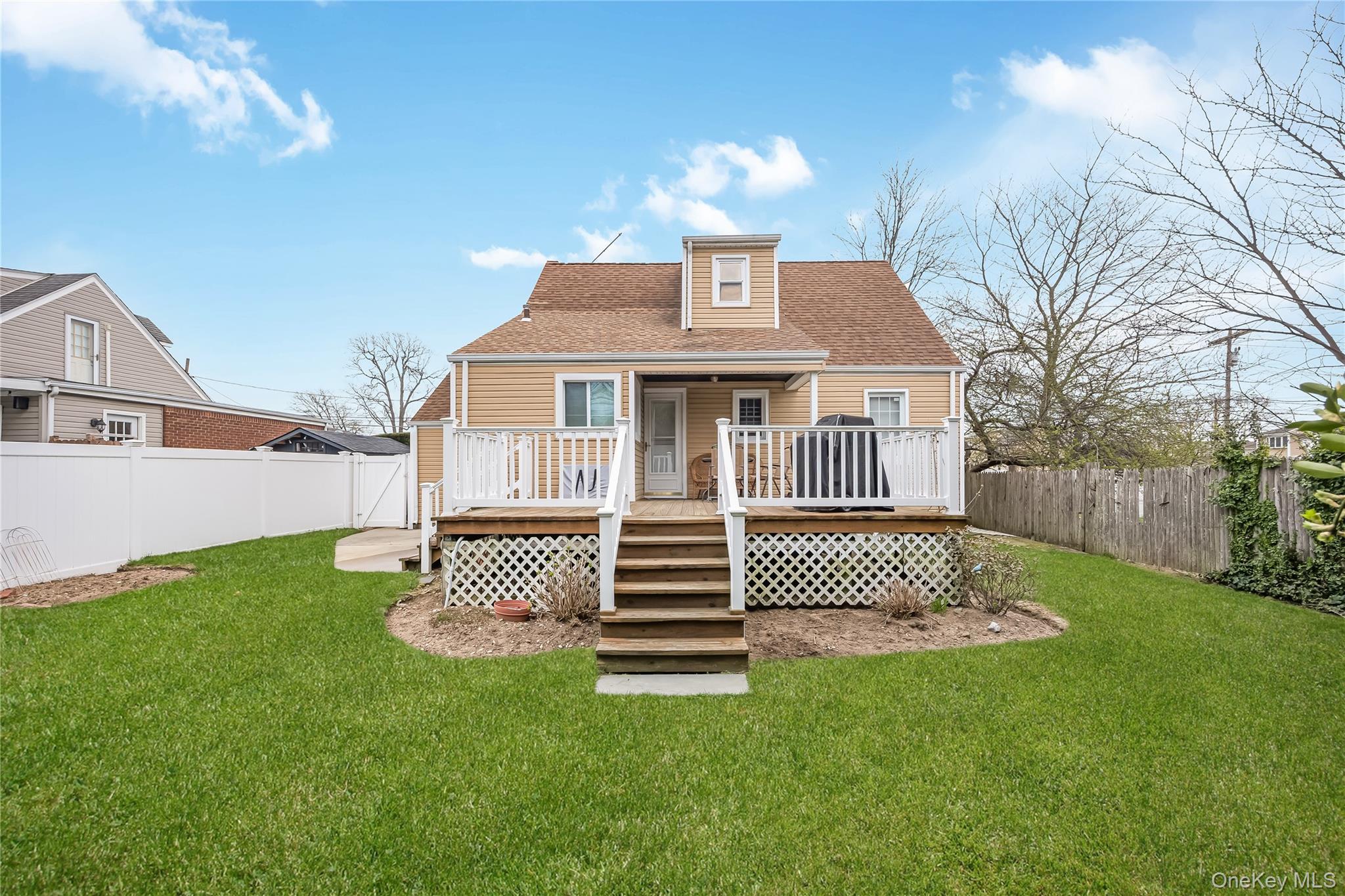 Single Family Willow  Nassau County, NY 11793, MLS-983390-7