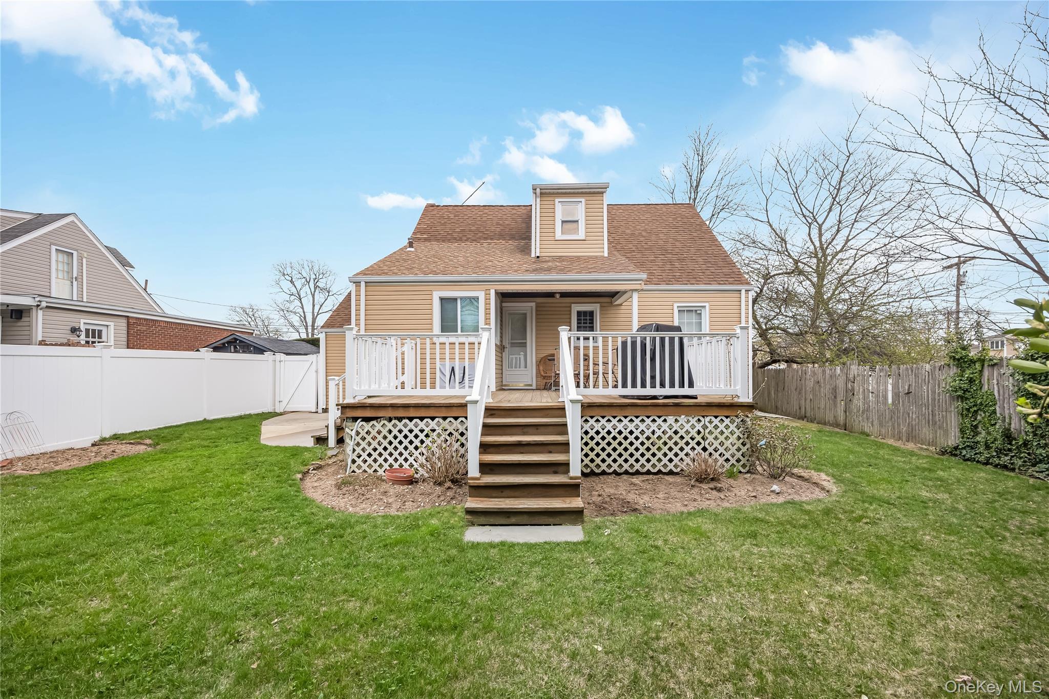 Single Family Willow  Nassau County, NY 11793, MLS-983390-8