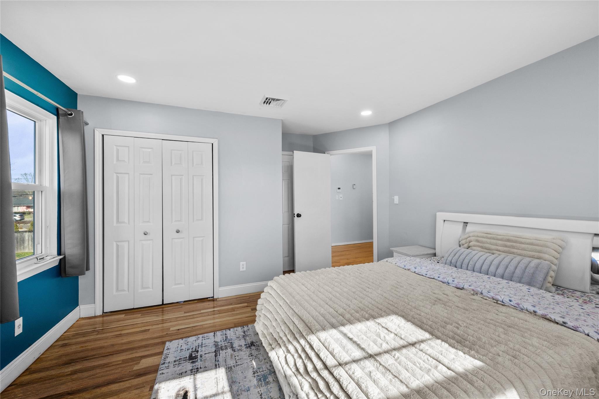 Single Family New York  Suffolk County, NY 11729, MLS-983401-20