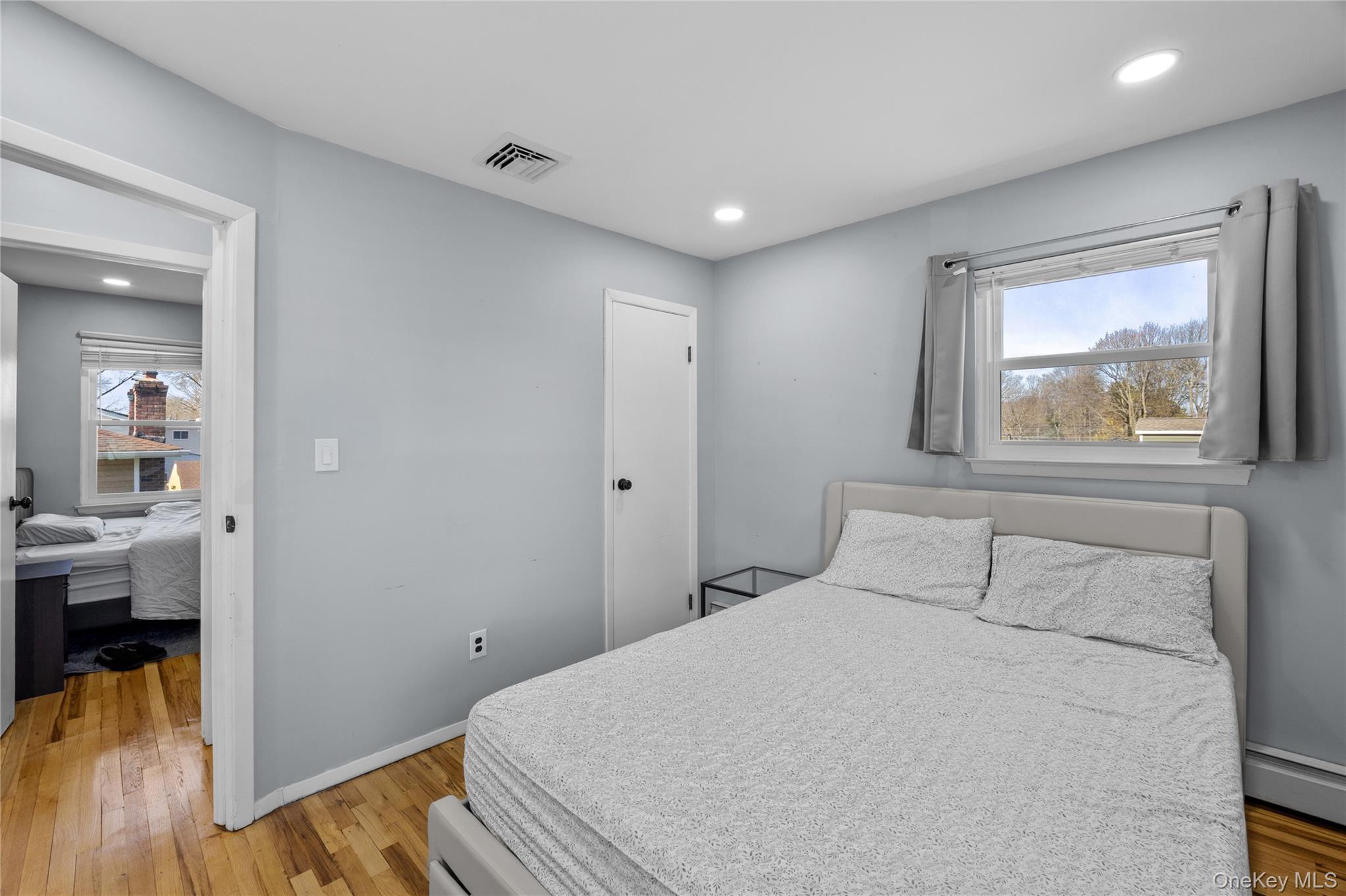 Single Family New York  Suffolk County, NY 11729, MLS-983401-25