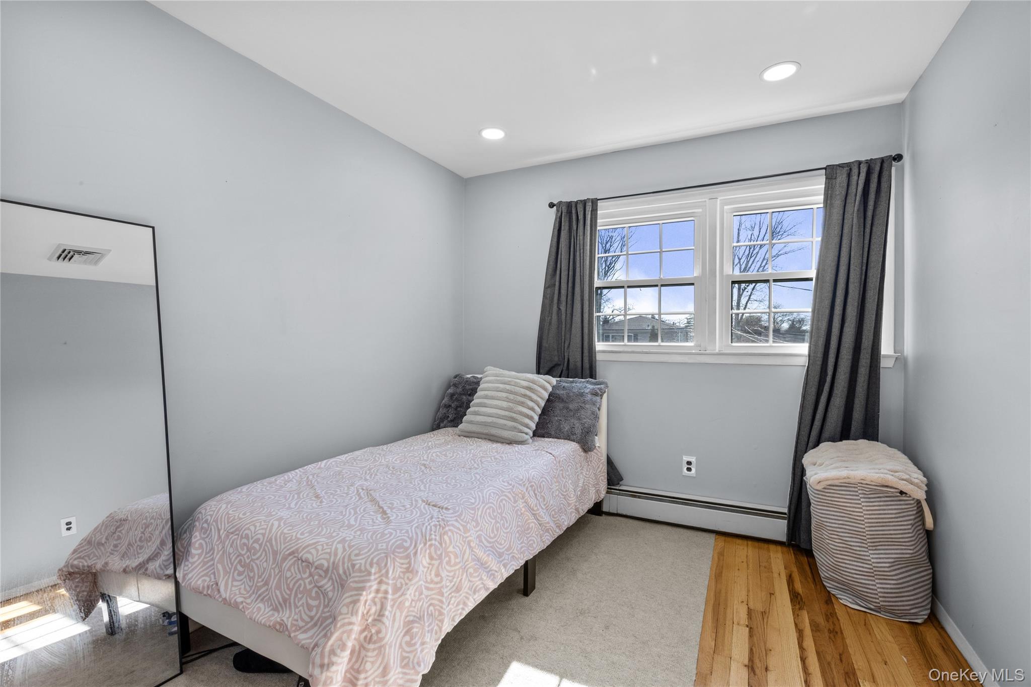 Single Family New York  Suffolk County, NY 11729, MLS-983401-26