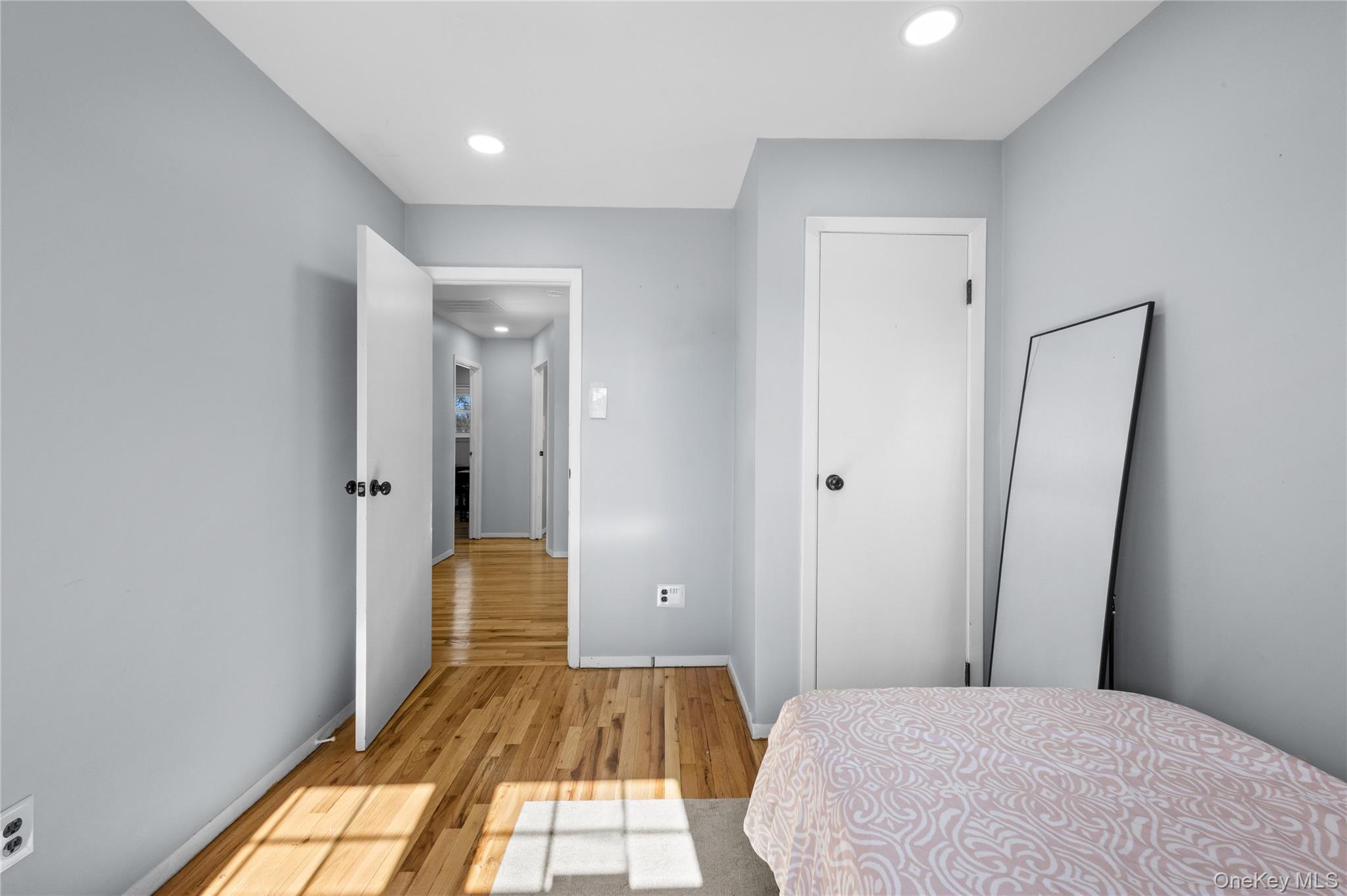 Single Family New York  Suffolk County, NY 11729, MLS-983401-27