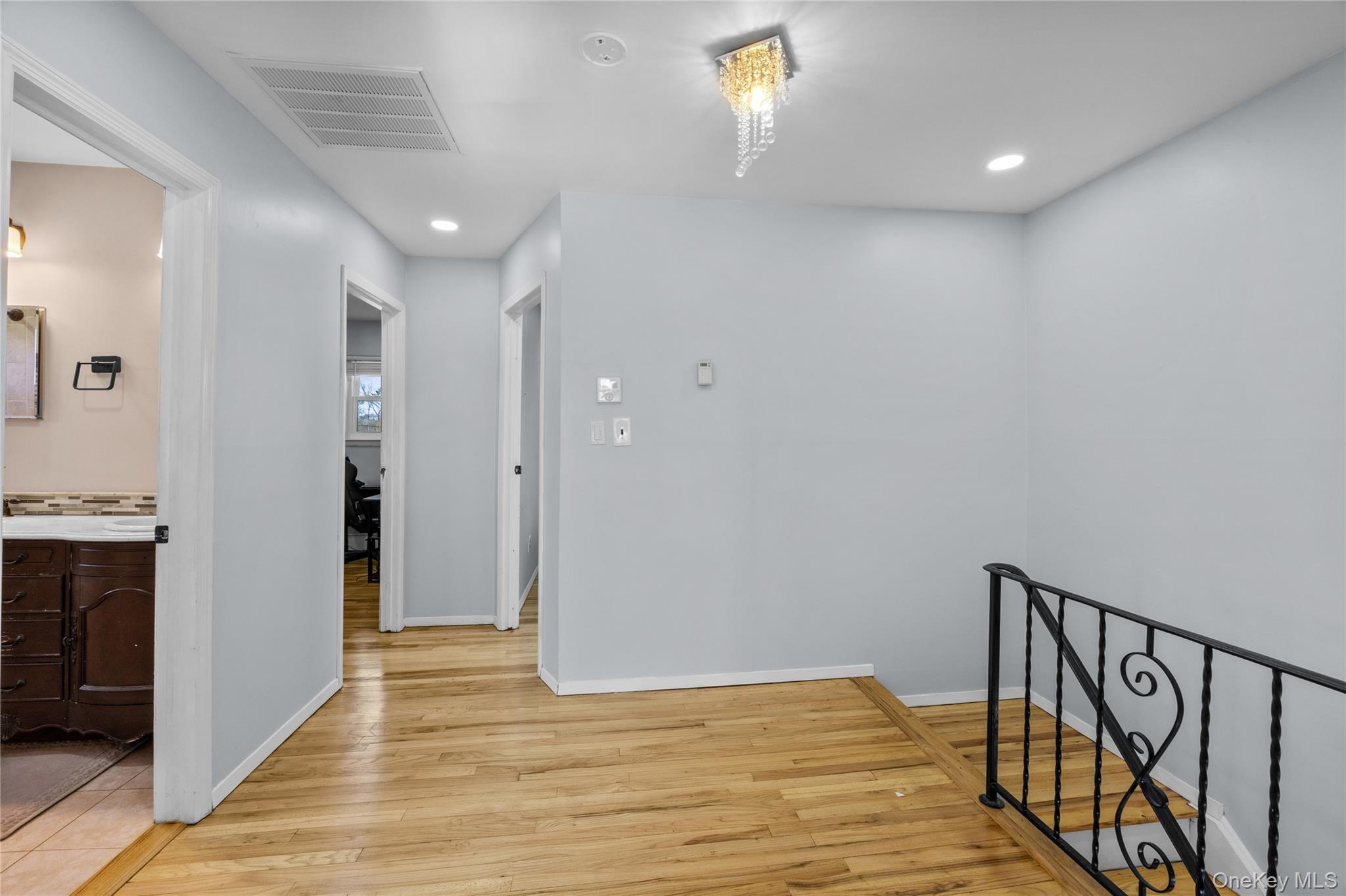 Single Family New York  Suffolk County, NY 11729, MLS-983401-28