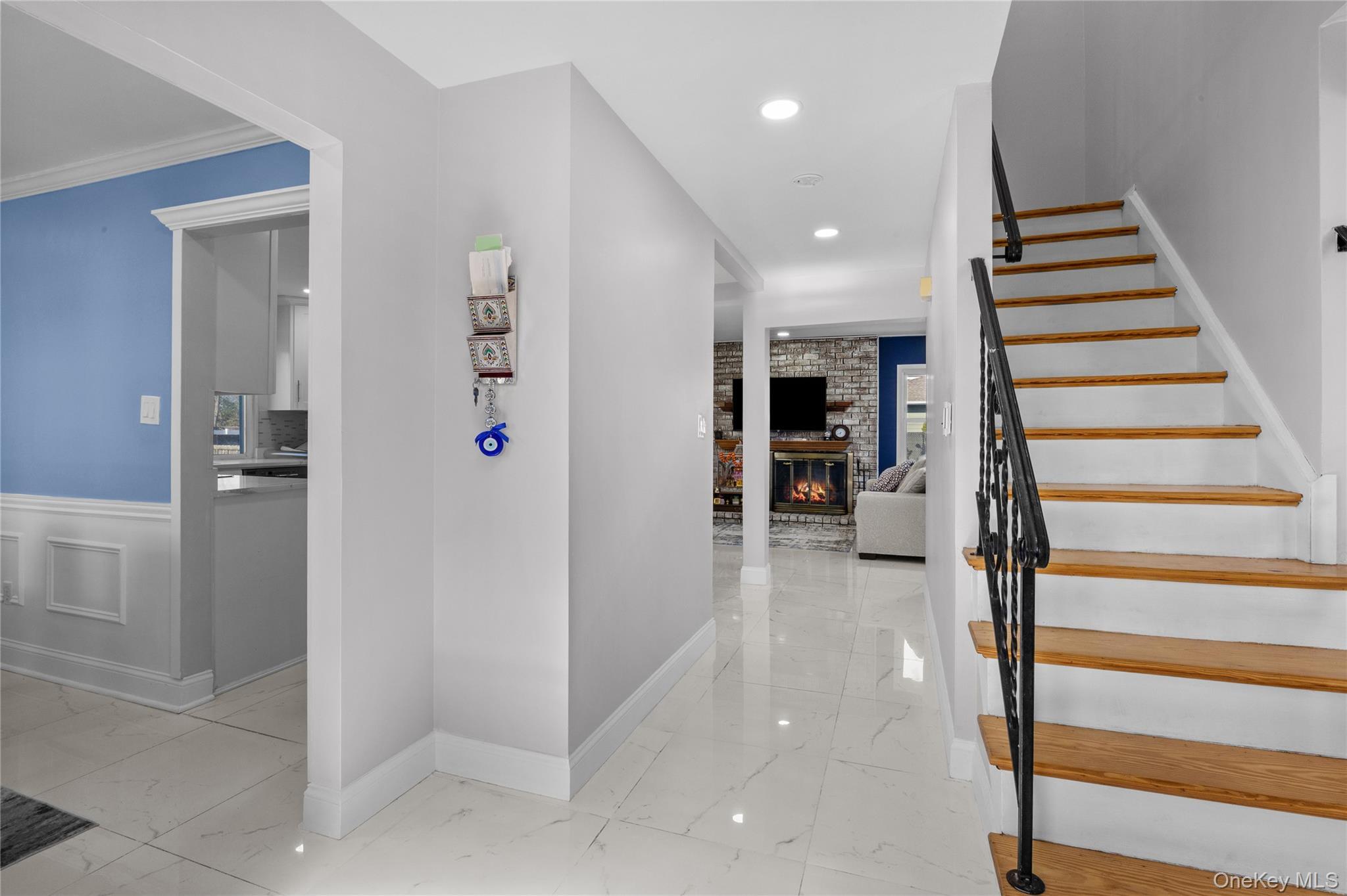 Single Family New York  Suffolk County, NY 11729, MLS-983401-6