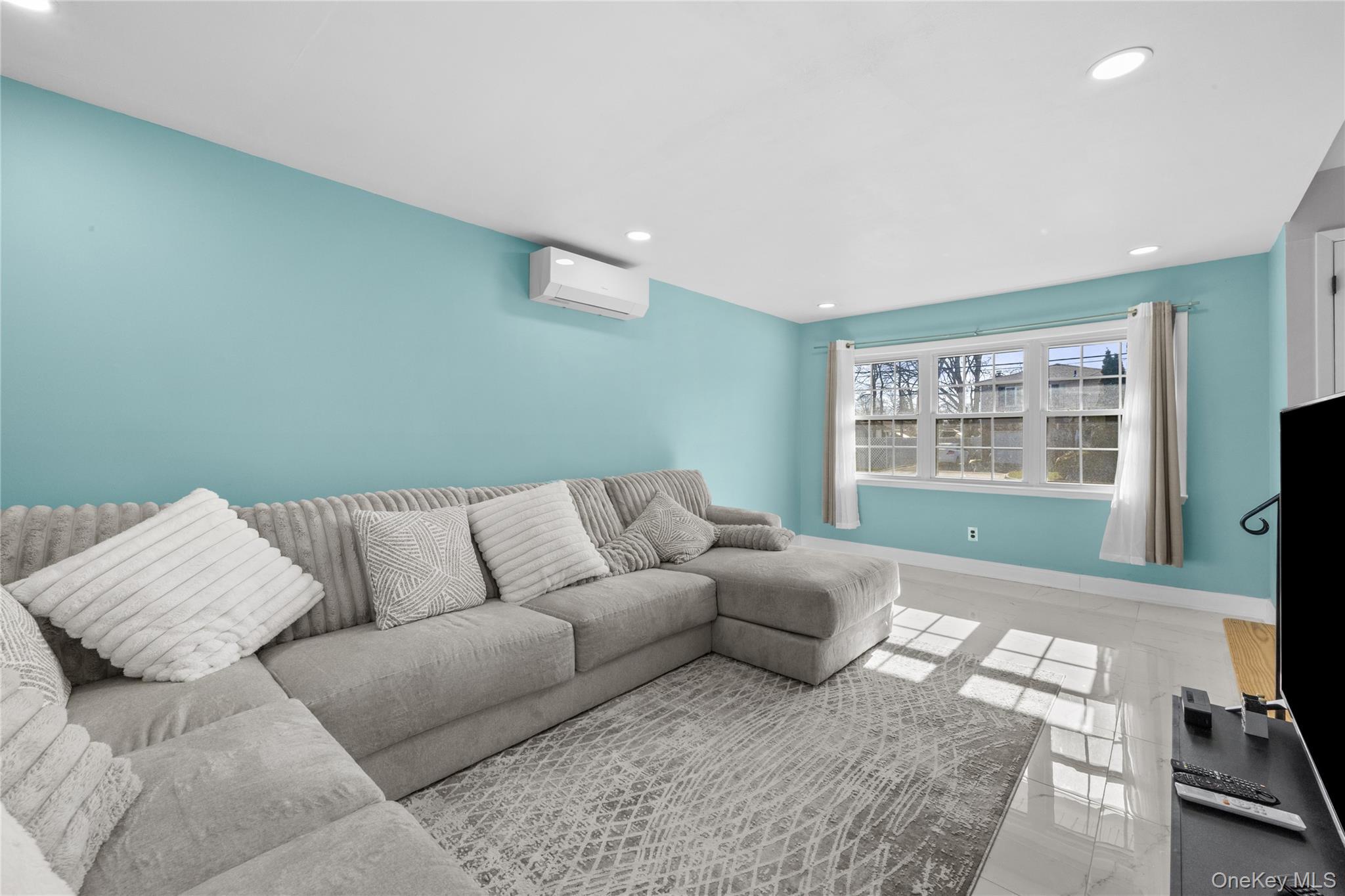 Single Family New York  Suffolk County, NY 11729, MLS-983401-8