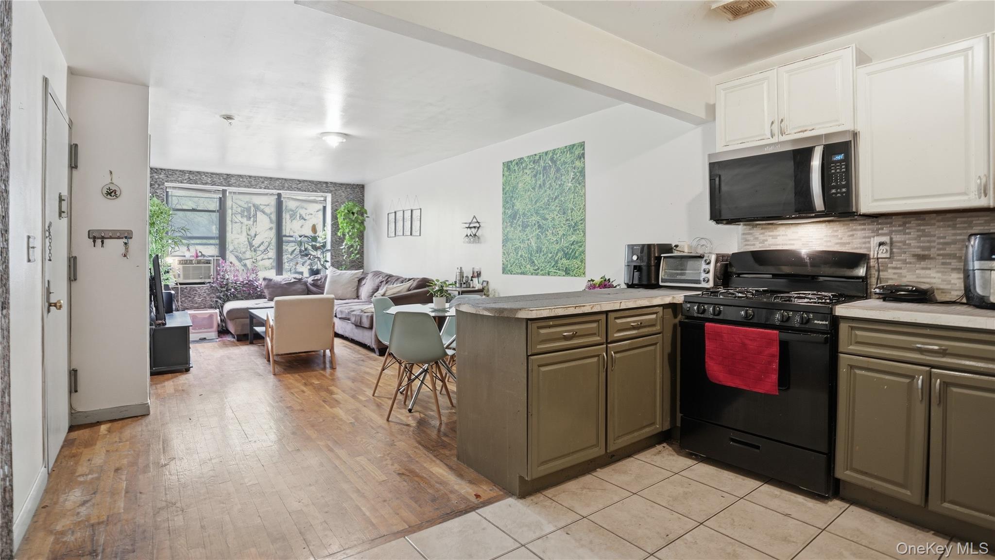 Single Family Cornelia  Brooklyn, NY 11221, MLS-983435-21