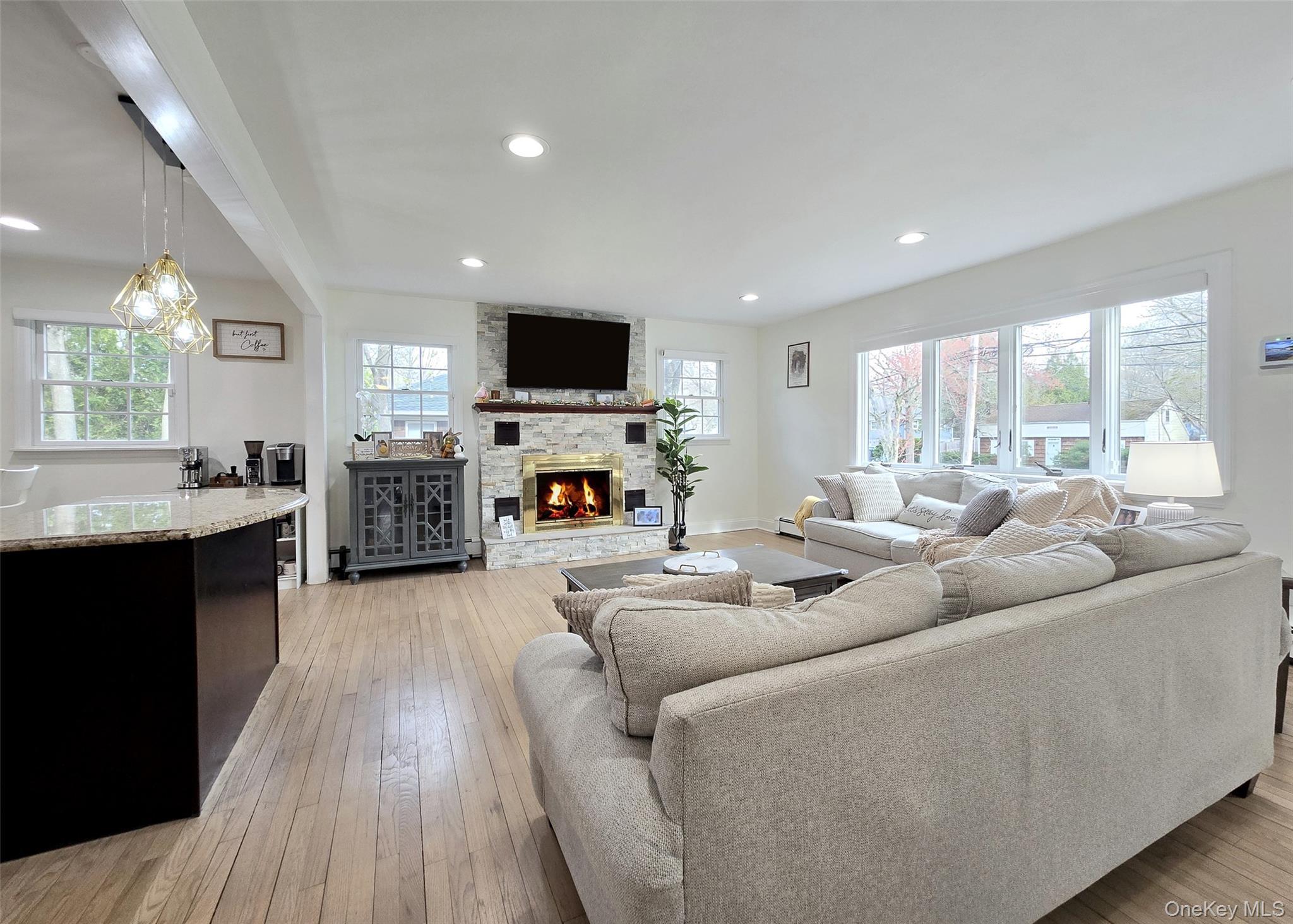 Single Family Wrana  Suffolk County, NY 11763, MLS-983451-7