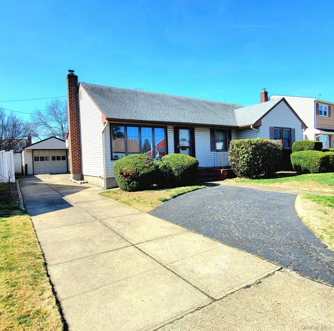 Single Family Jerusalem  Nassau County, NY 11793, MLS-983512-2