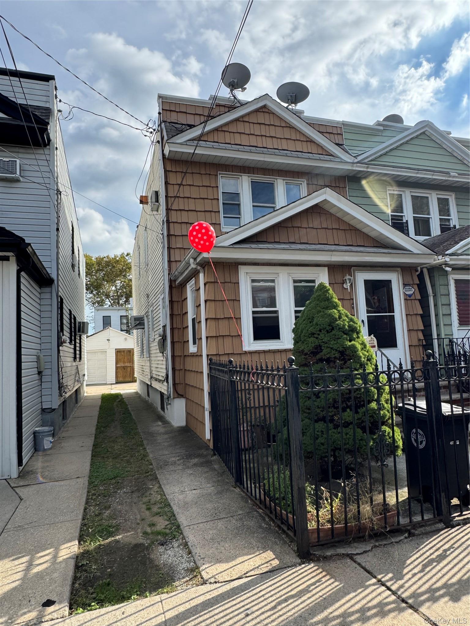 Single Family 89th Avenue  Queens, NY 11418, MLS-983536-3