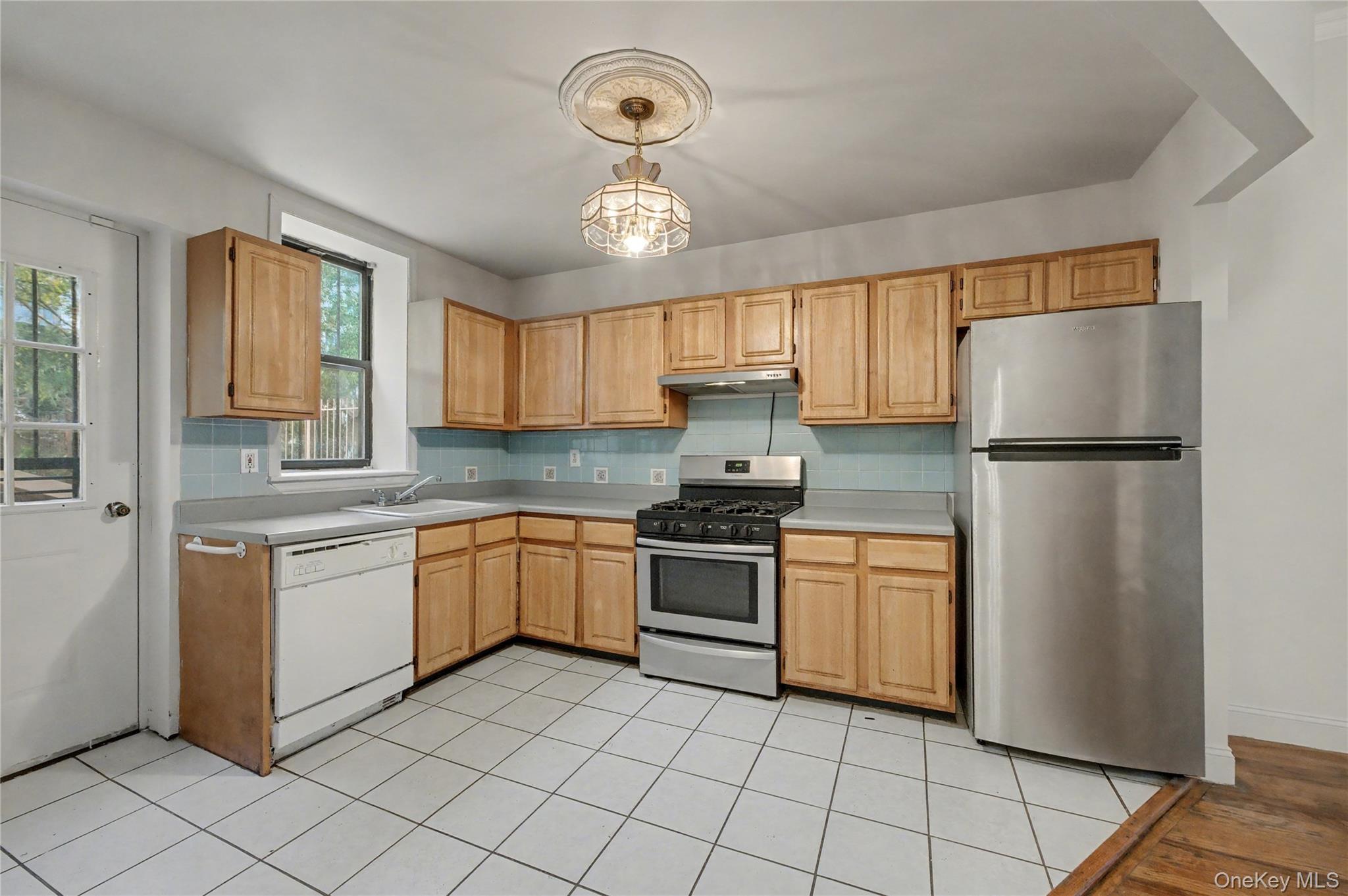 Single Family Bradhurst Avenue Manhattan, NY 10030, MLS-983558-11