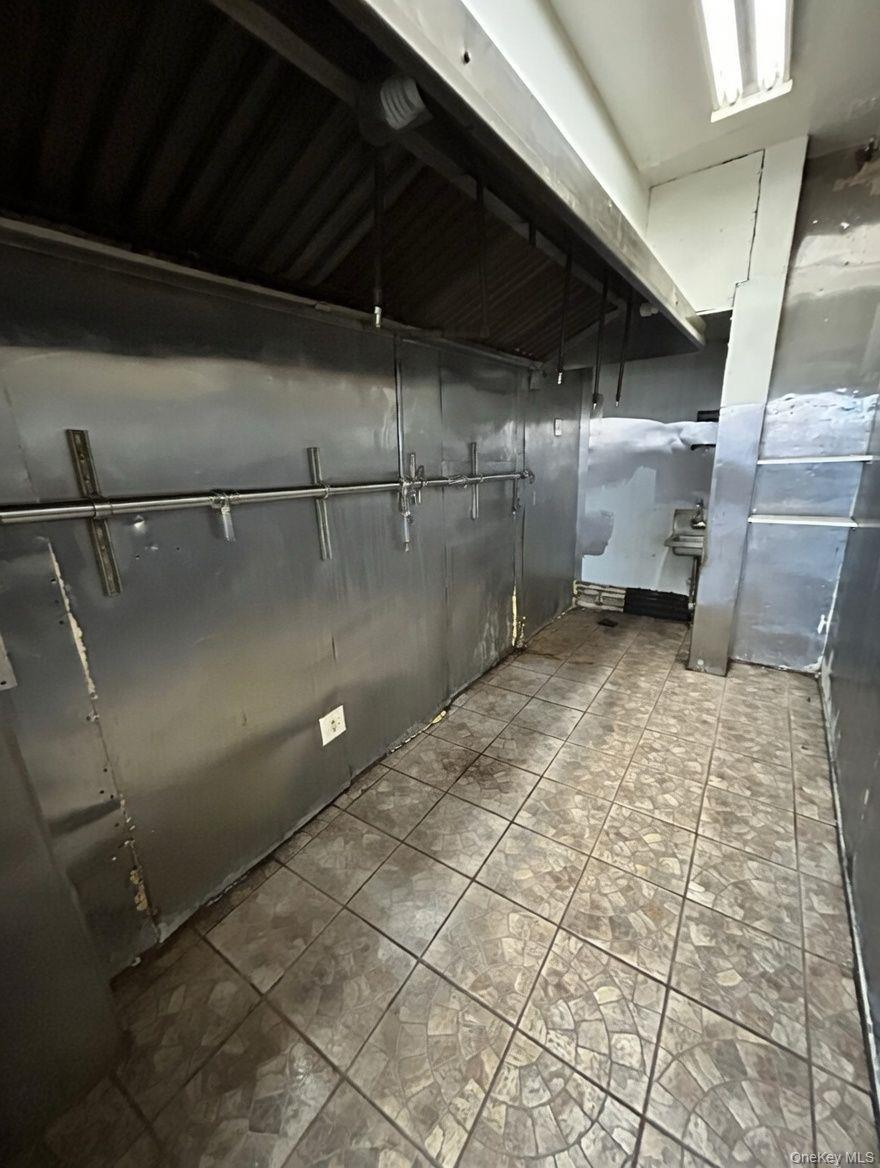 Commercial Lease 17th  Brooklyn, NY 11215, MLS-983568-4