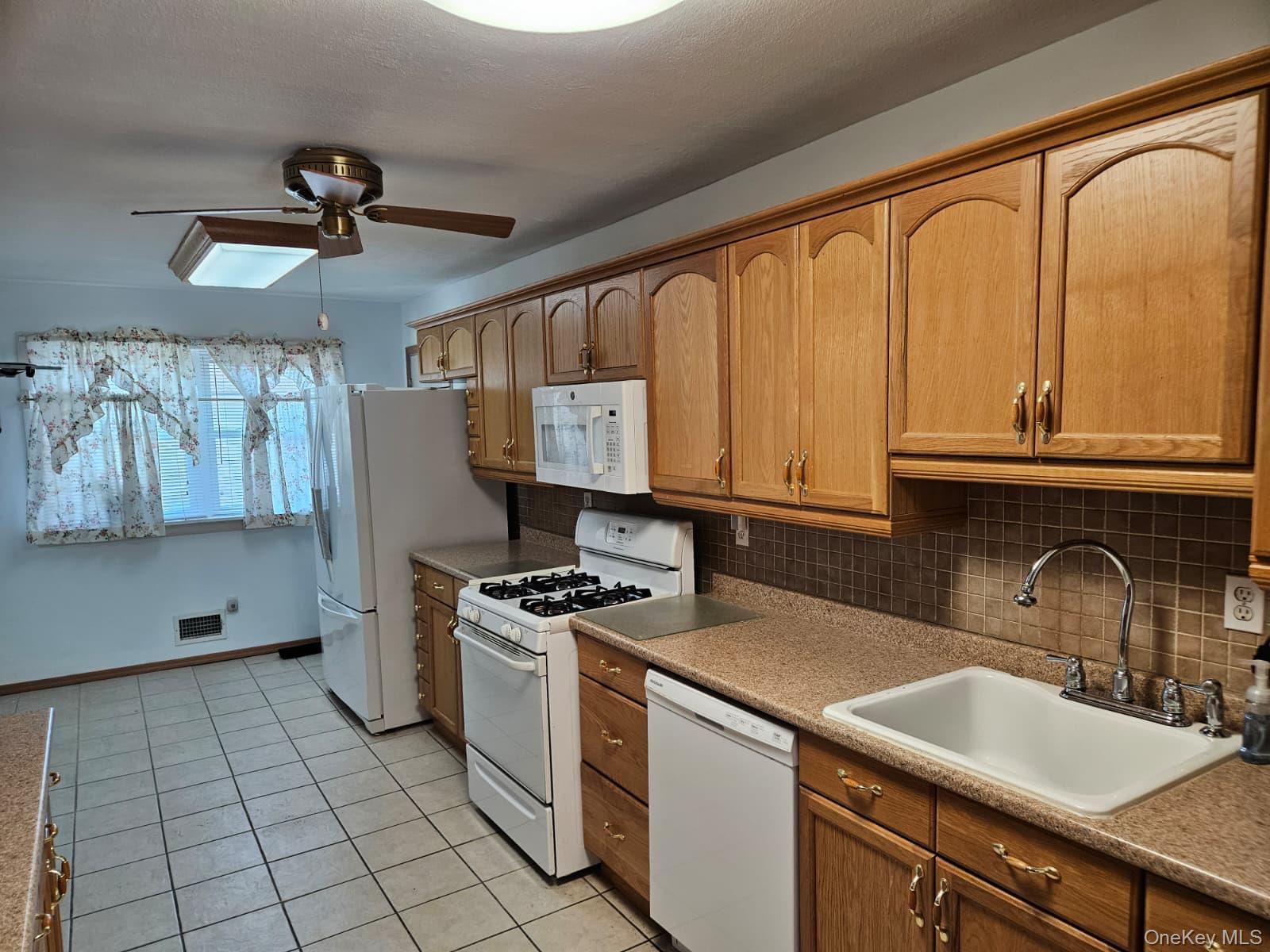 Single Family Fountain  Suffolk County, NY 11784, MLS-983587-5