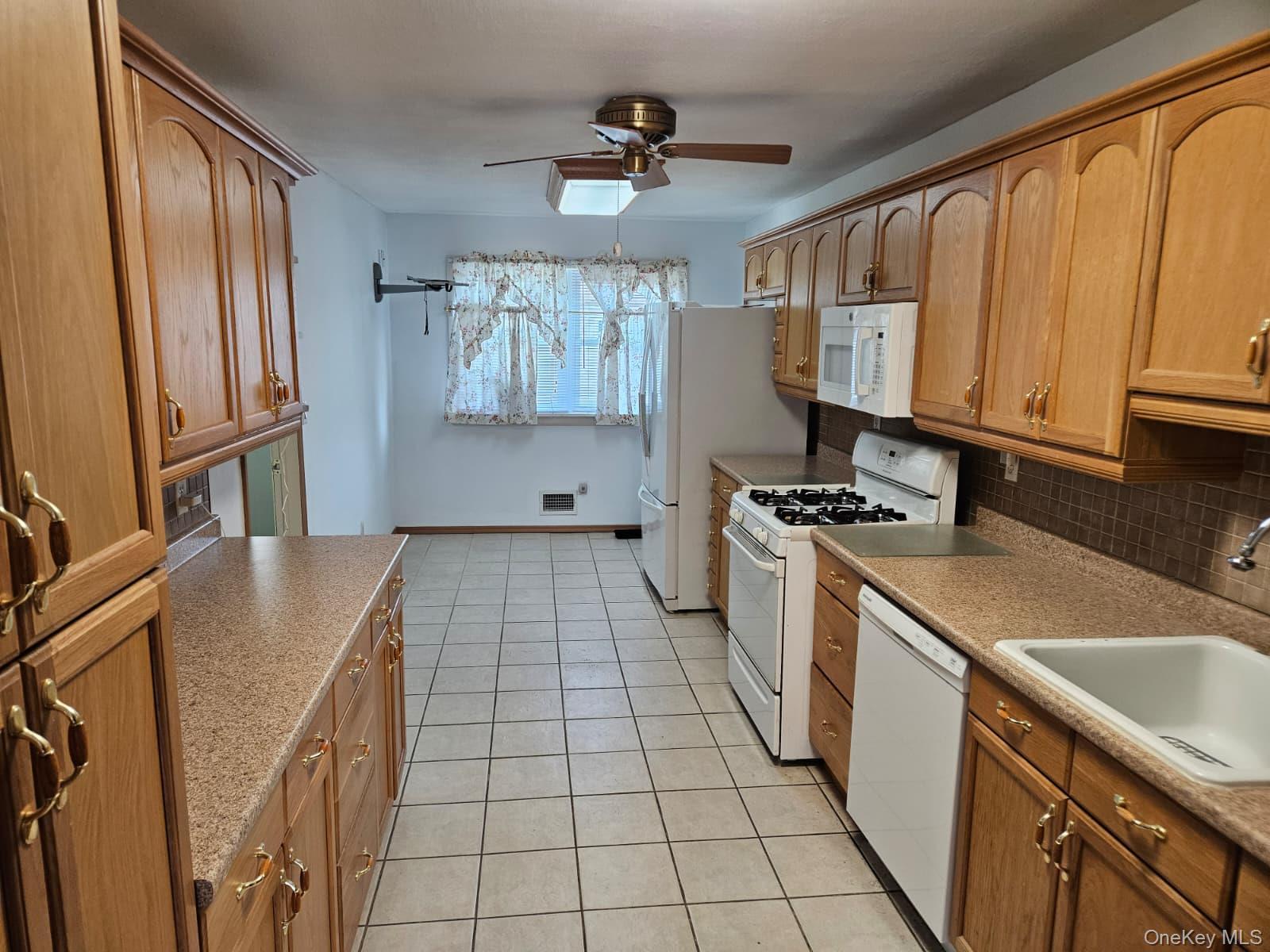 Single Family Fountain  Suffolk County, NY 11784, MLS-983587-6