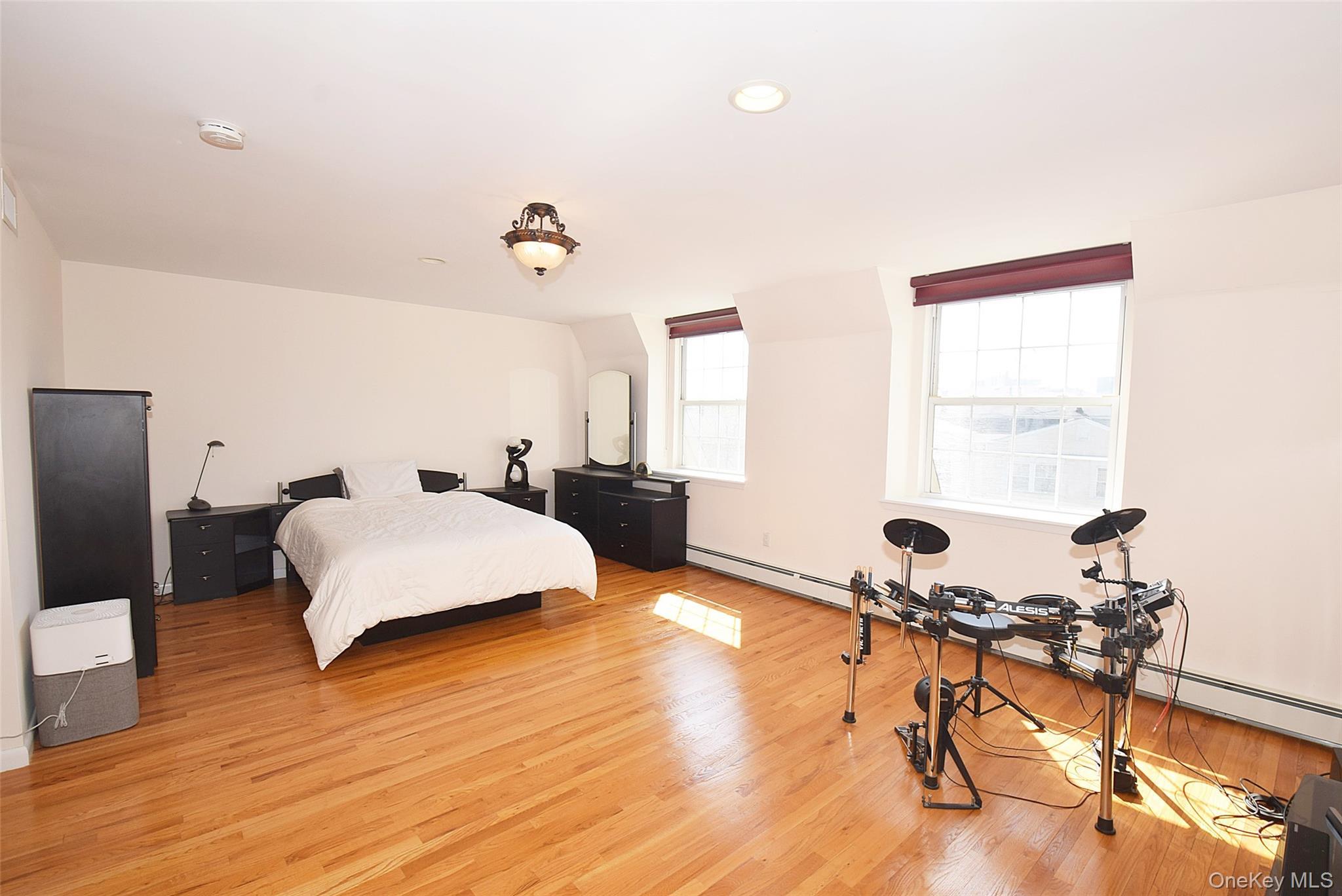 Condo Jordan  Queens, NY 11360, MLS-983601-10