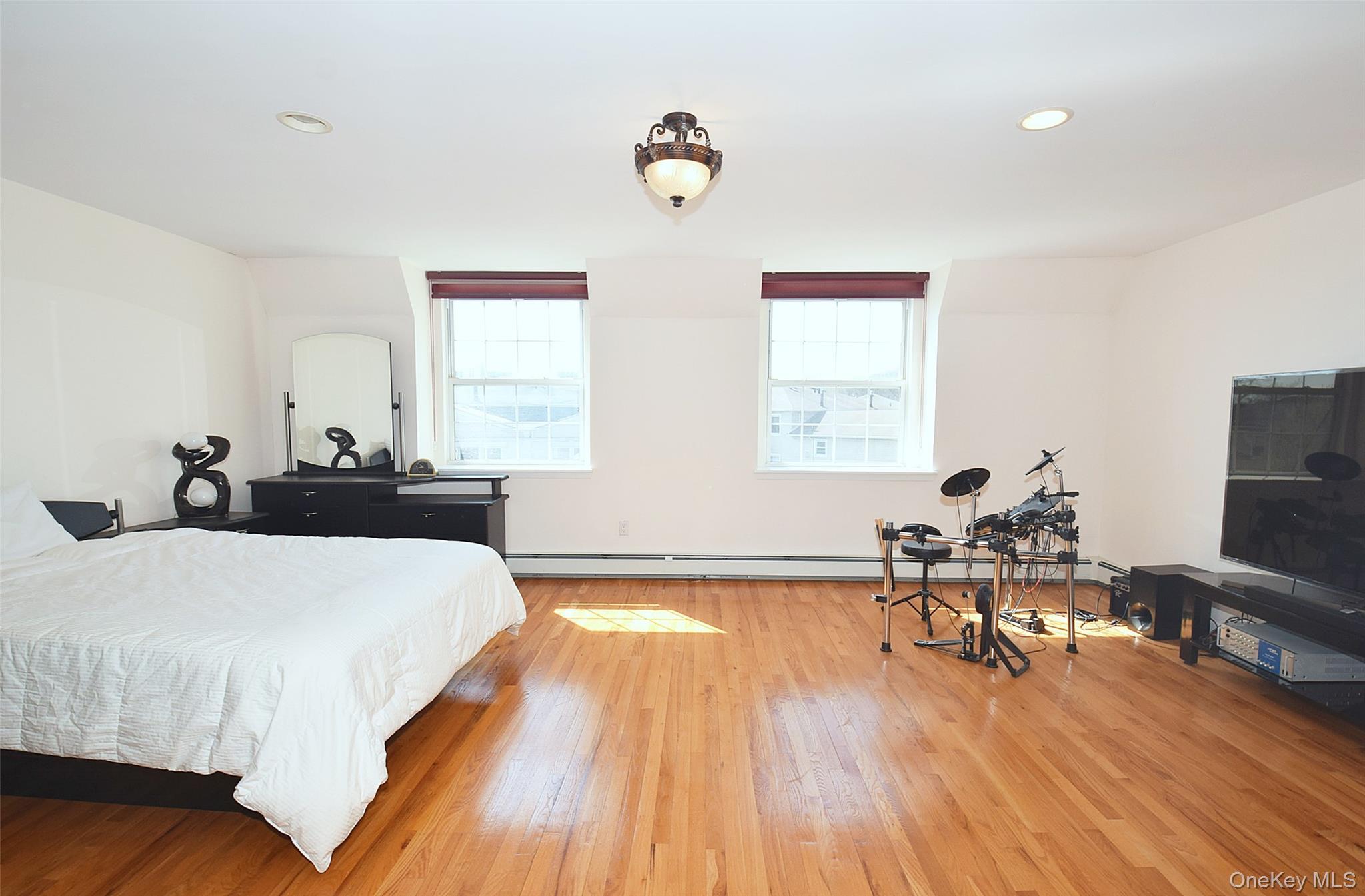Condo Jordan  Queens, NY 11360, MLS-983601-11