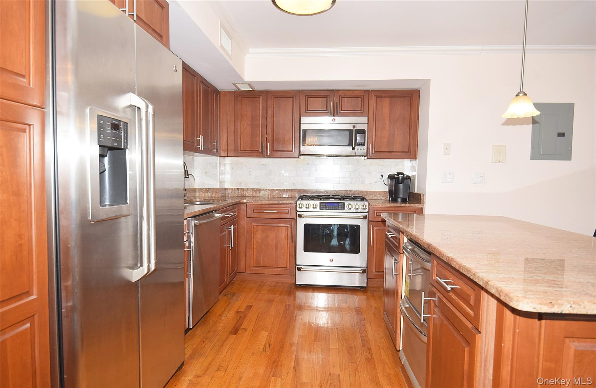 Condo Jordan  Queens, NY 11360, MLS-983601-3