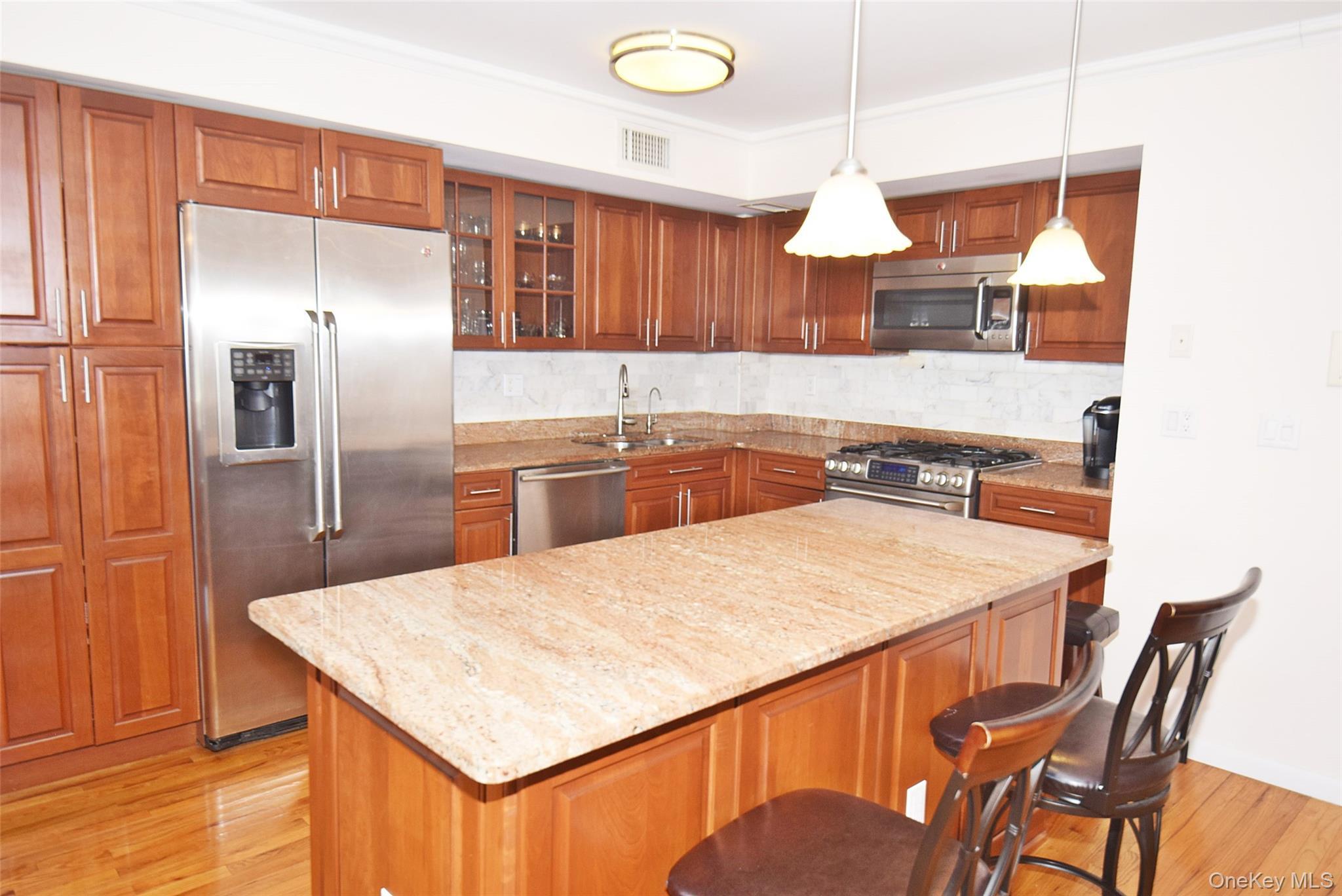 Condo Jordan  Queens, NY 11360, MLS-983601-4