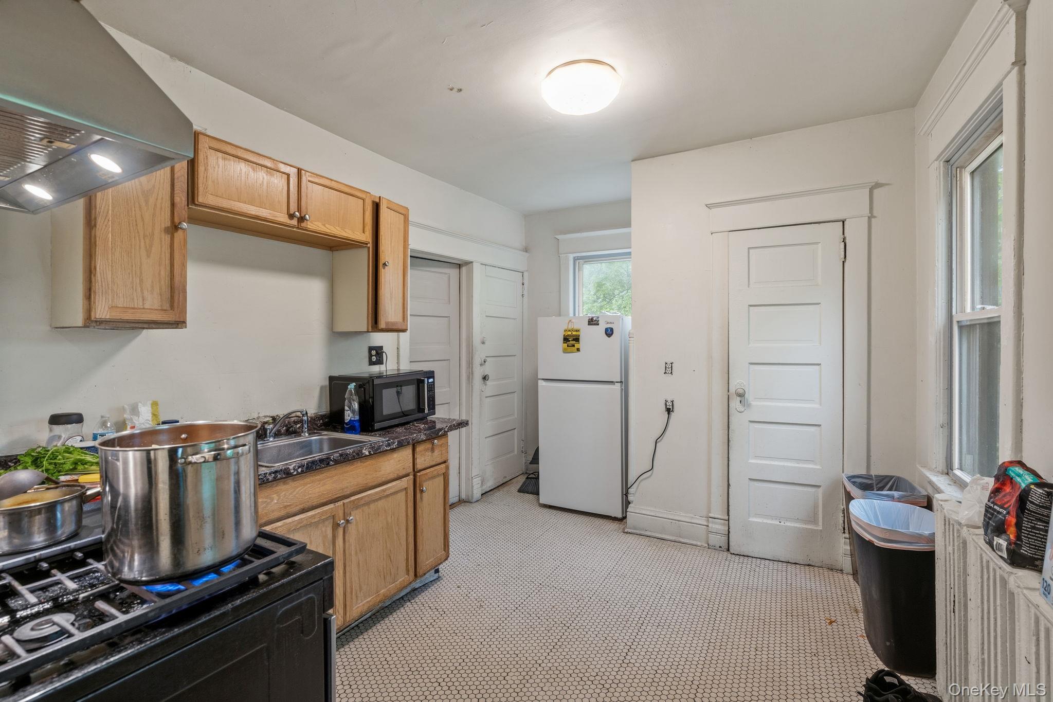 Single Family Ten Broeck Avenue  Ulster County, NY 12401, MLS-983628-12
