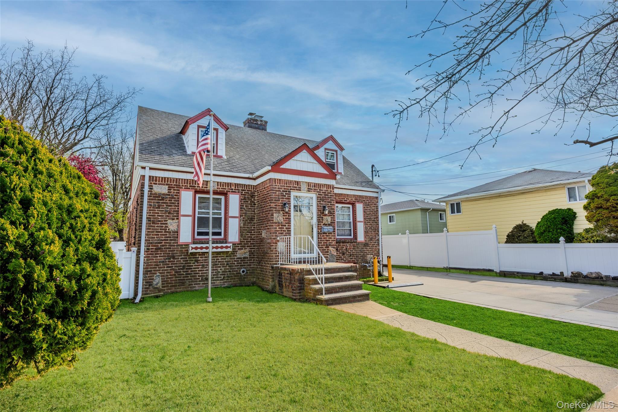 Single Family Davison  Nassau County, NY 11563, MLS-983637-3