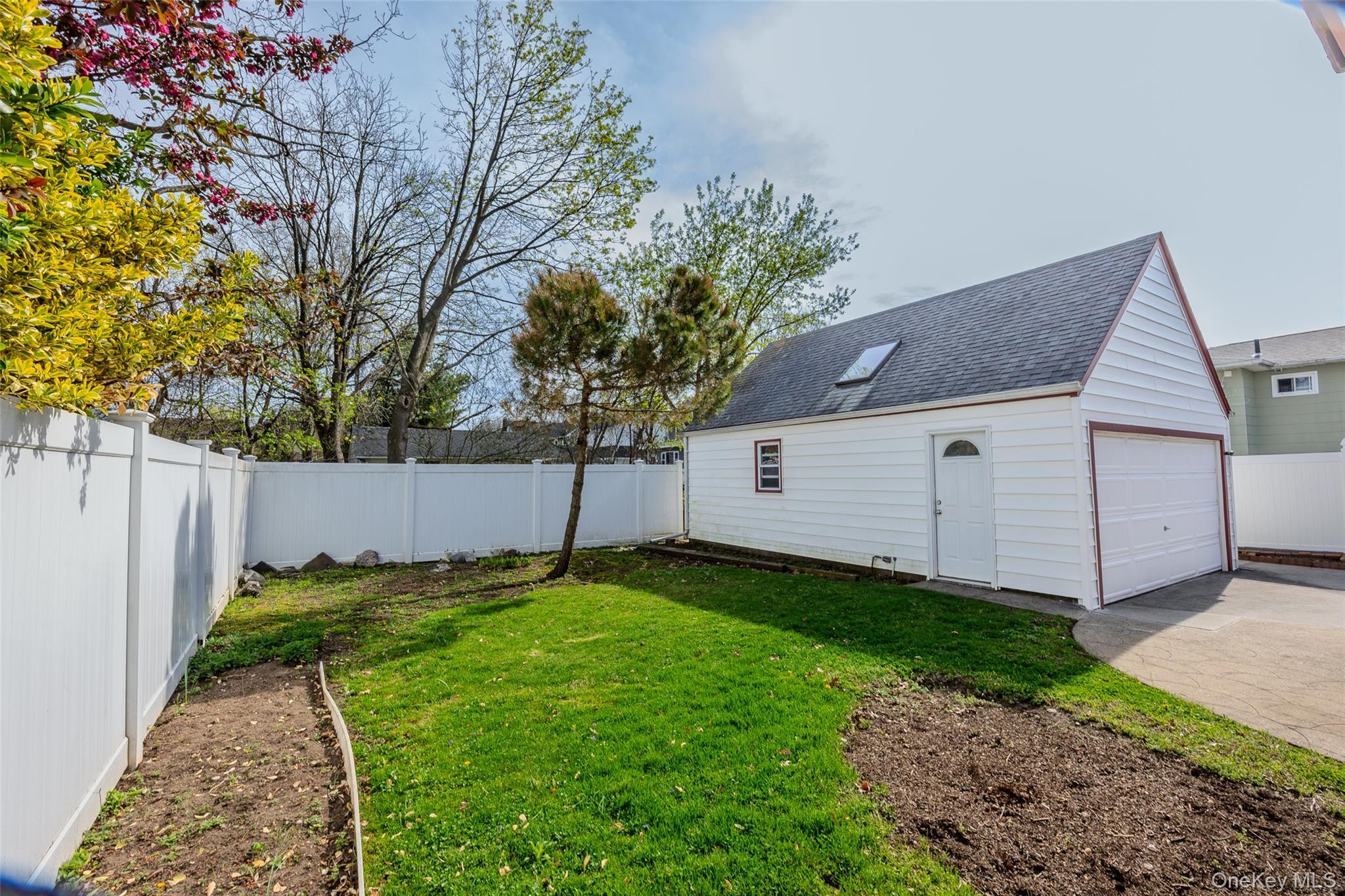 Single Family Davison  Nassau County, NY 11563, MLS-983637-31